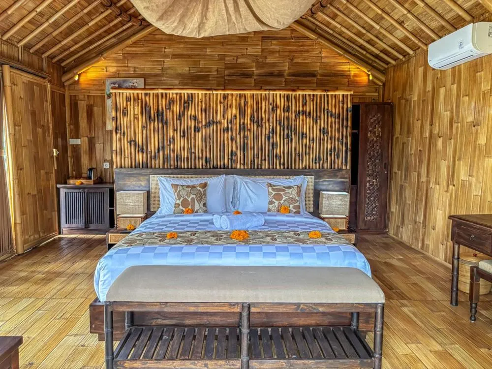 Bed in Wadari Retreat Villa Ubud