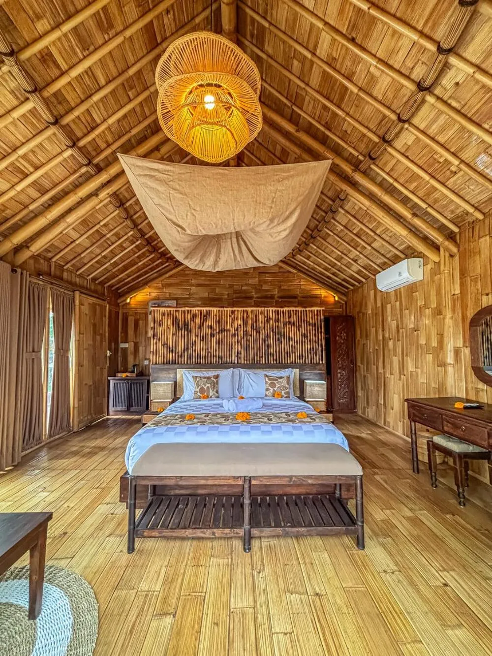 Bed in Wadari Retreat Villa Ubud