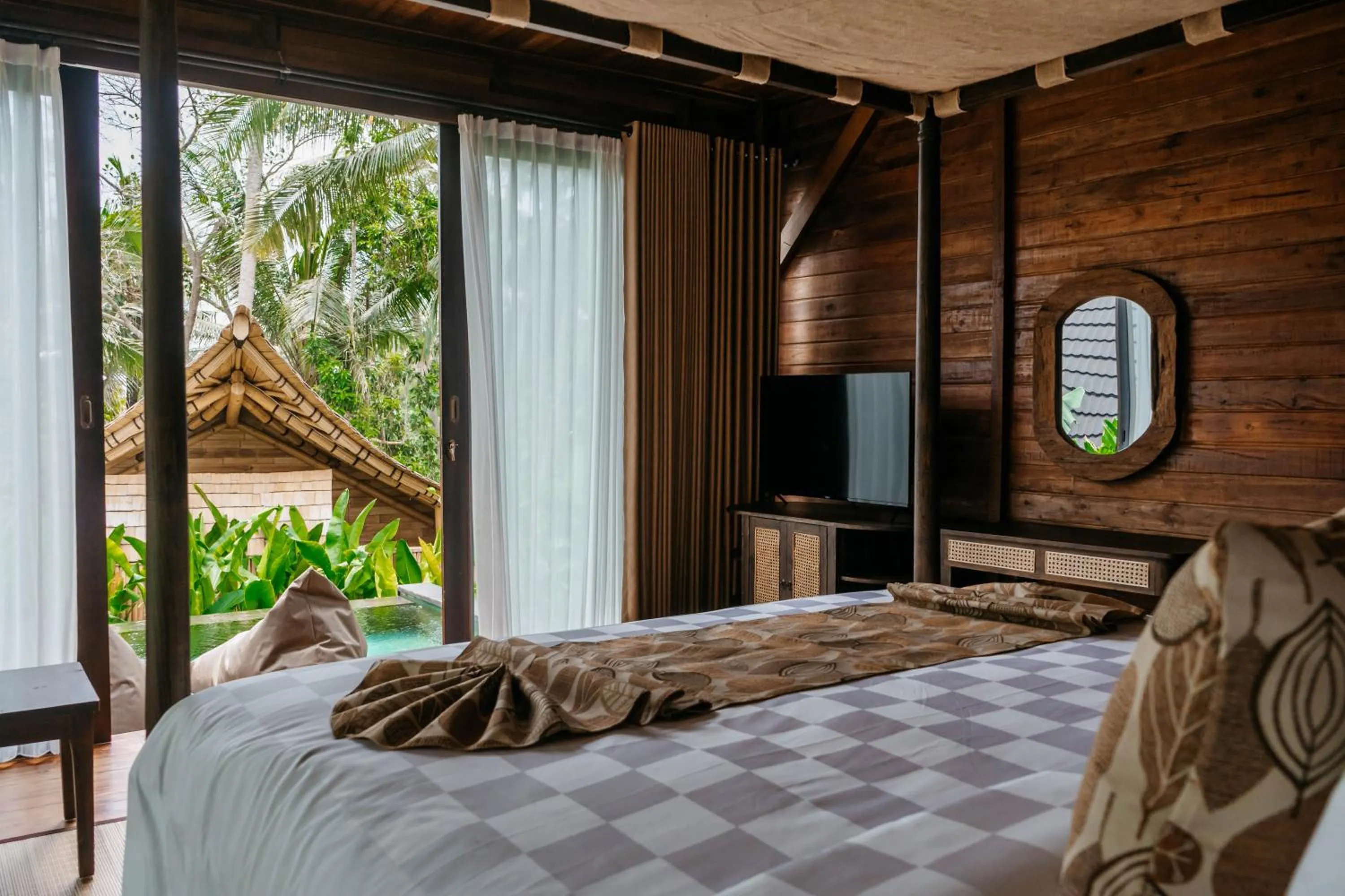 Bed in Wadari Retreat Villa Ubud