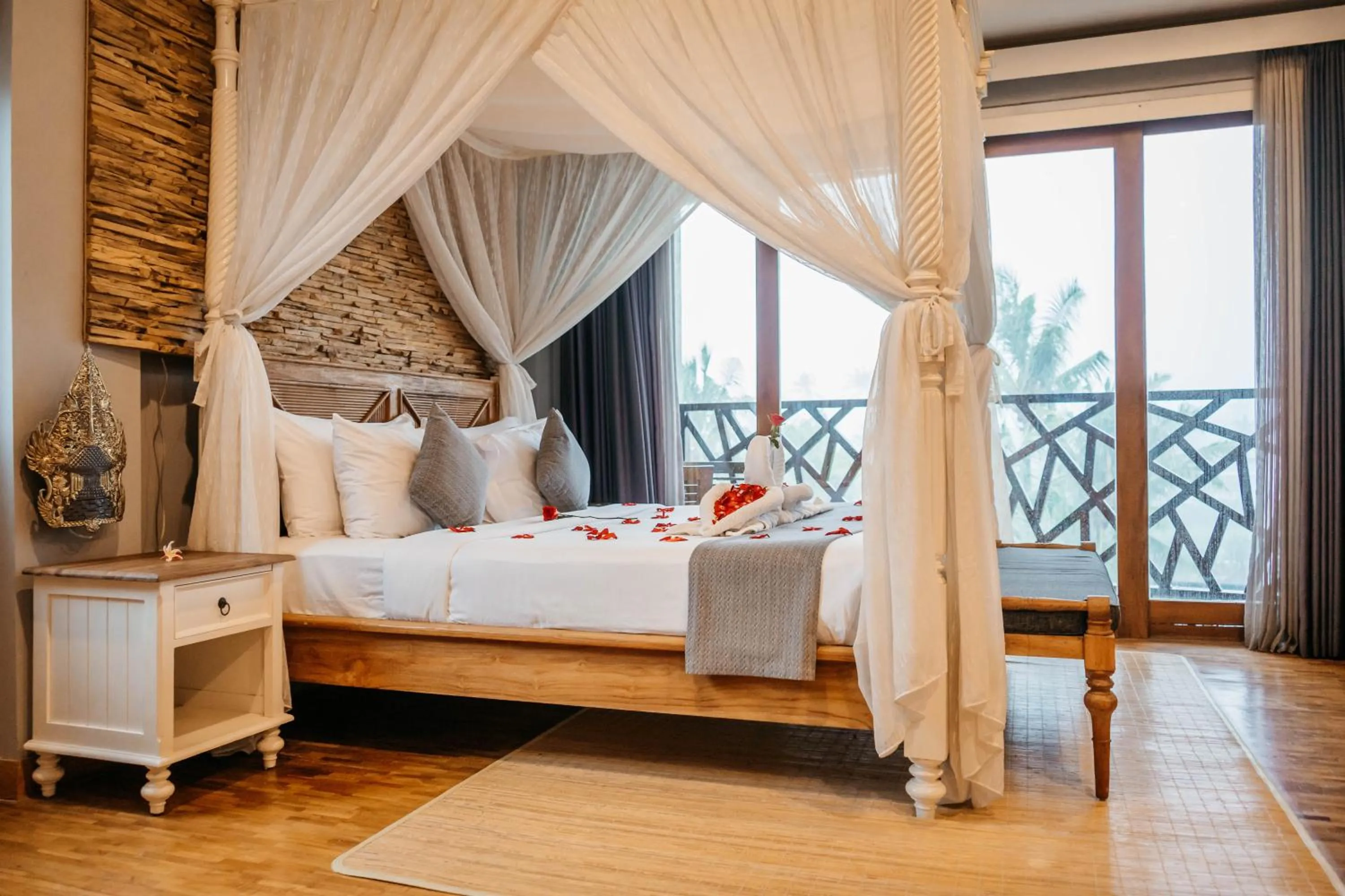 Bed in Wadari Retreat Villa Ubud