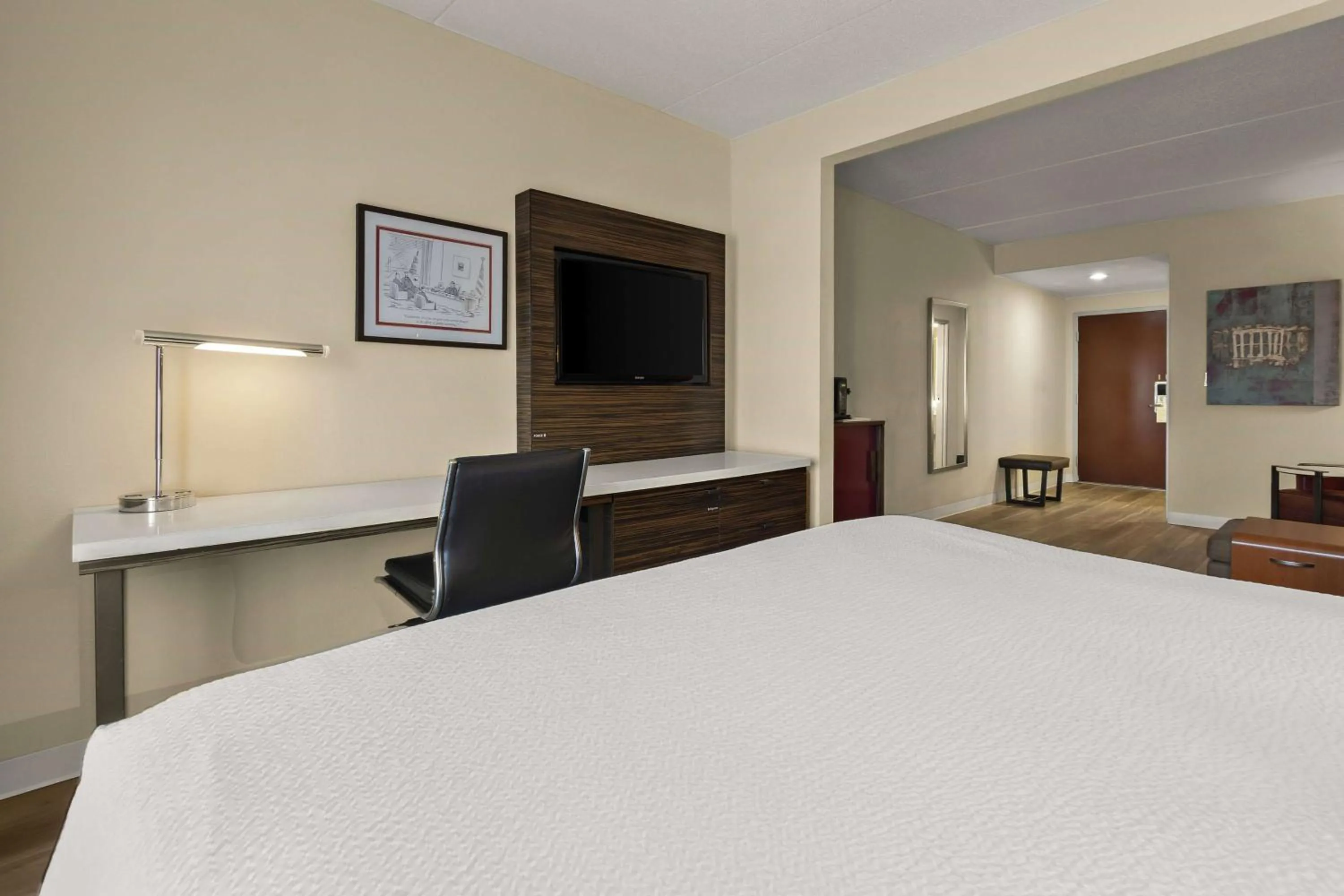 Photo of the whole room, Bed in Ramada by Wyndham Harrisburg/Hershey Area
