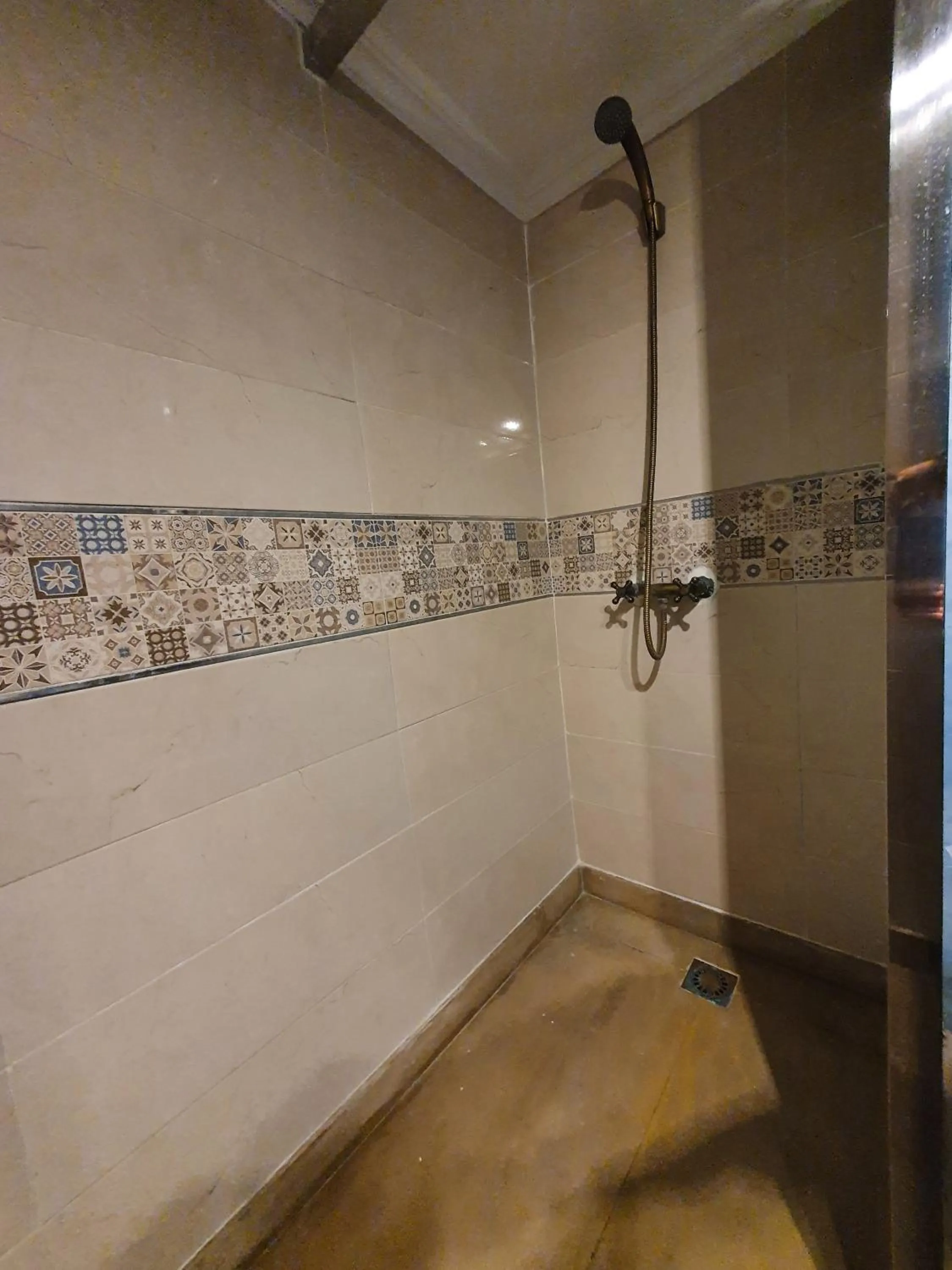 Shower in Riad La Porte du Bouregreg