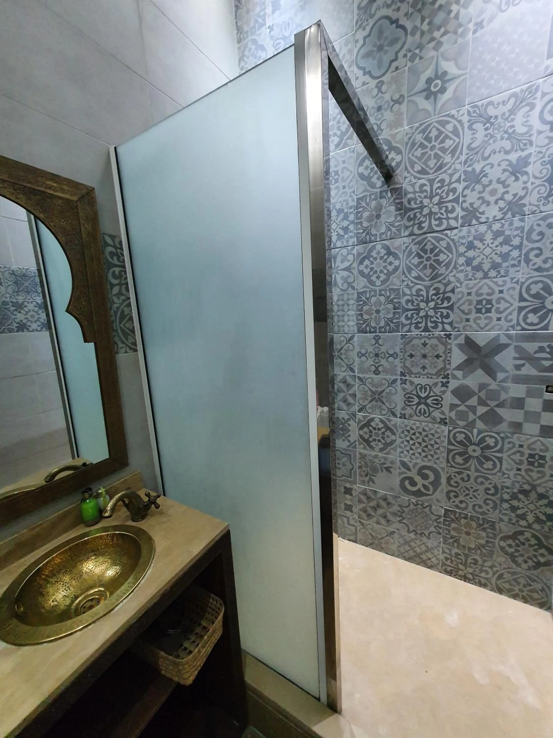 Shower in Riad La Porte du Bouregreg