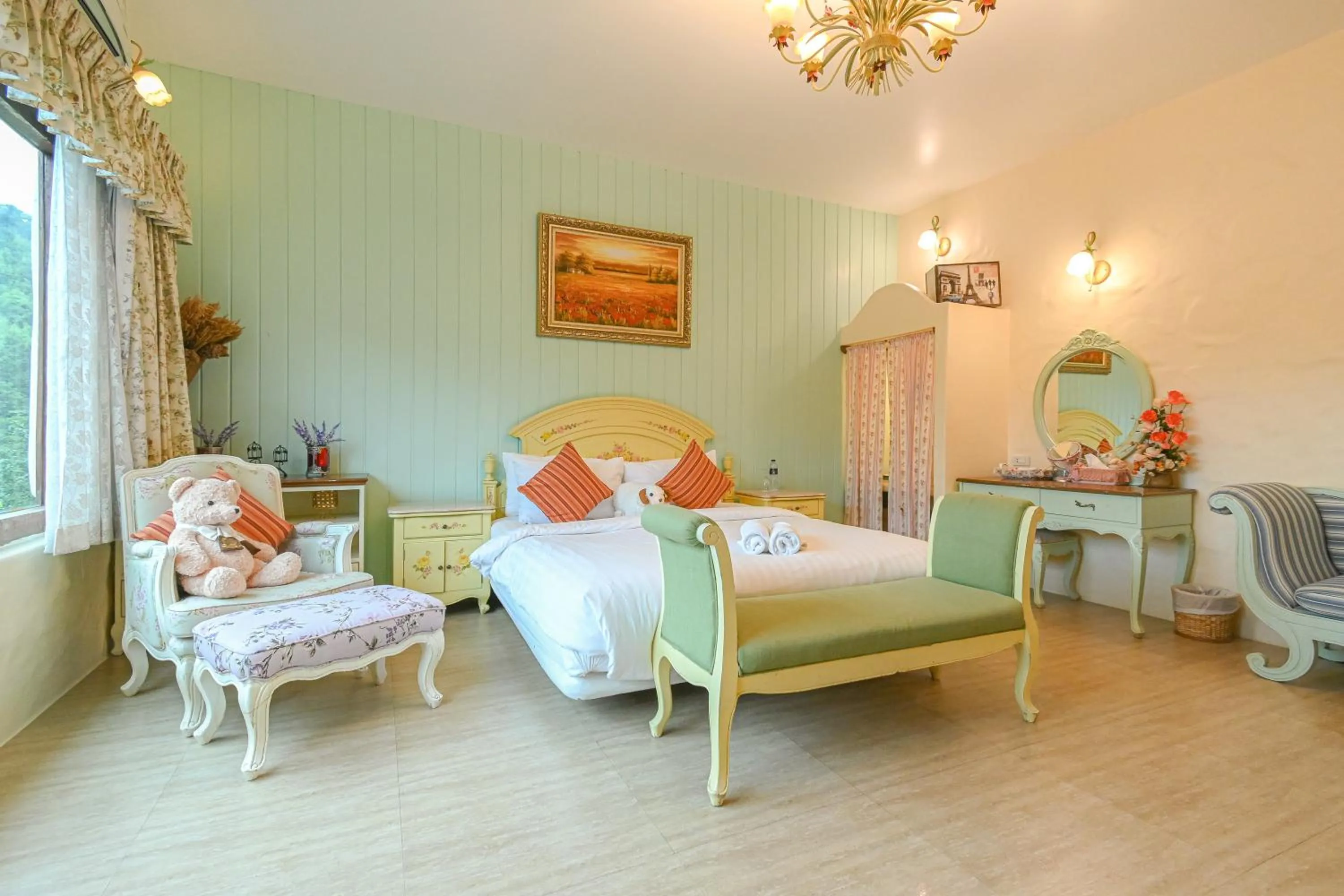 Bedroom, Bed in Swiss Valley Hip Resort