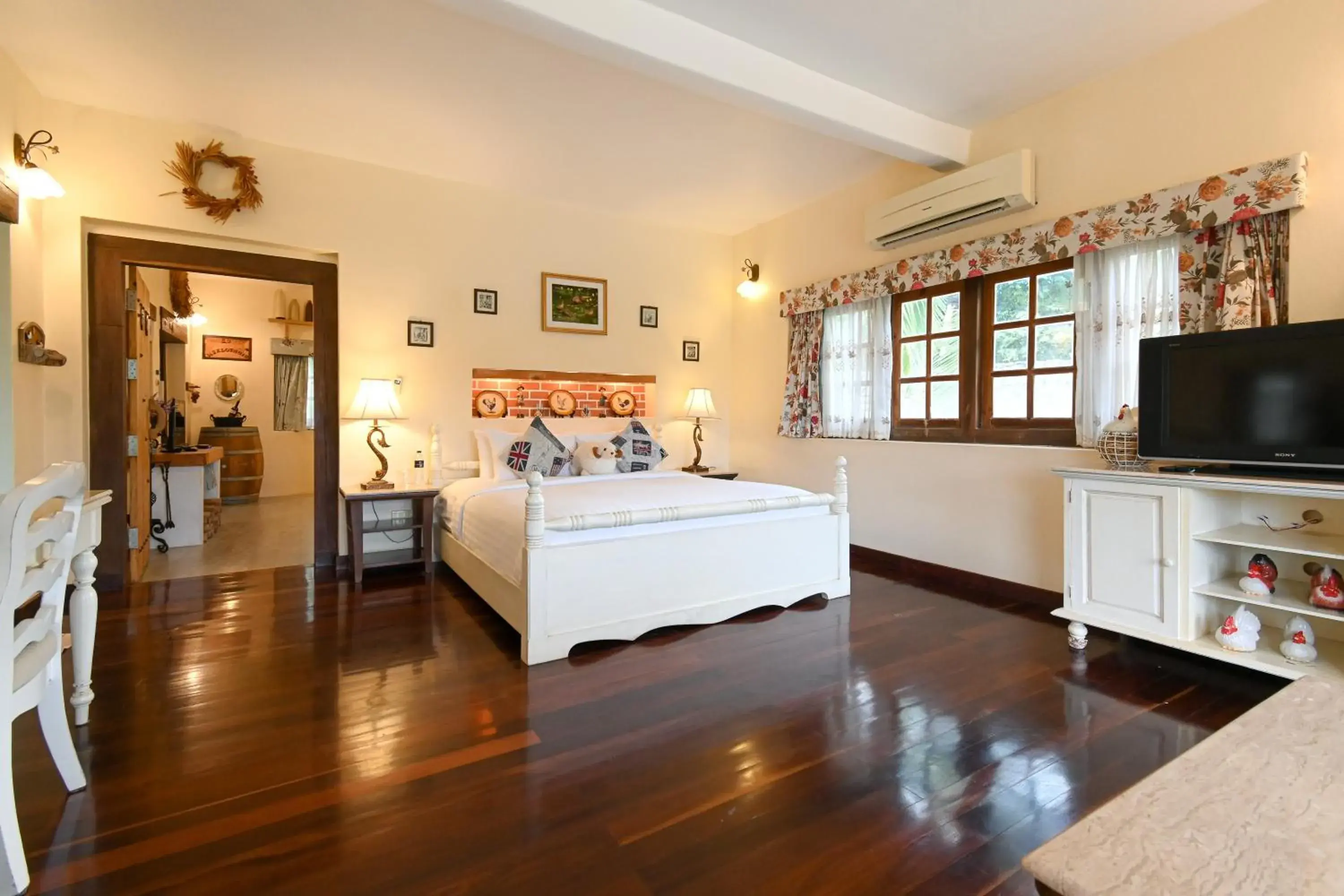 Bedroom, Bed in Swiss Valley Hip Resort Bedroom, Bed in Swiss Valley Hip Resort