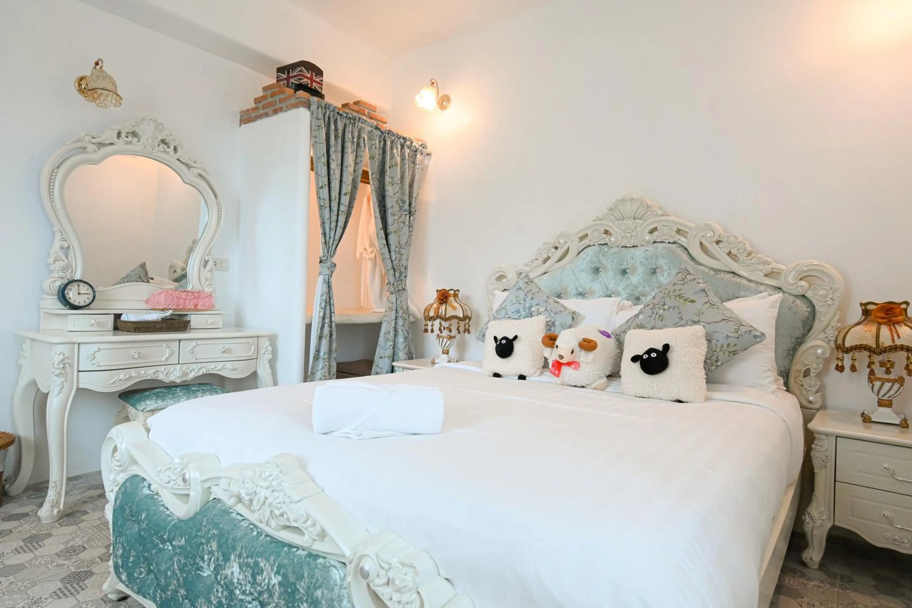 Bedroom, Bed in Swiss Valley Hip Resort