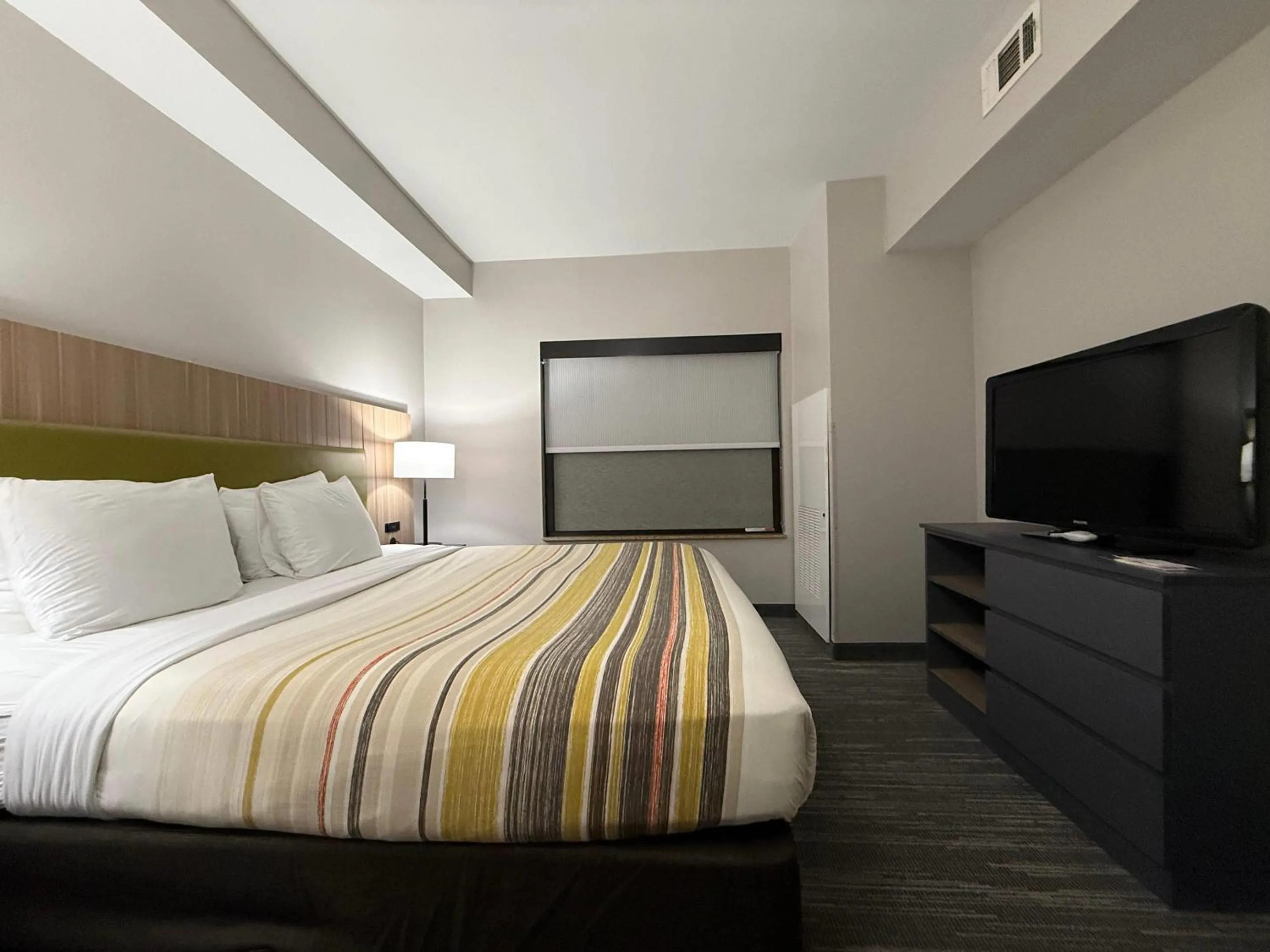 Bedroom, Bed in Country Inn & Suites by Radisson, Harrisburg - Hershey West, PA