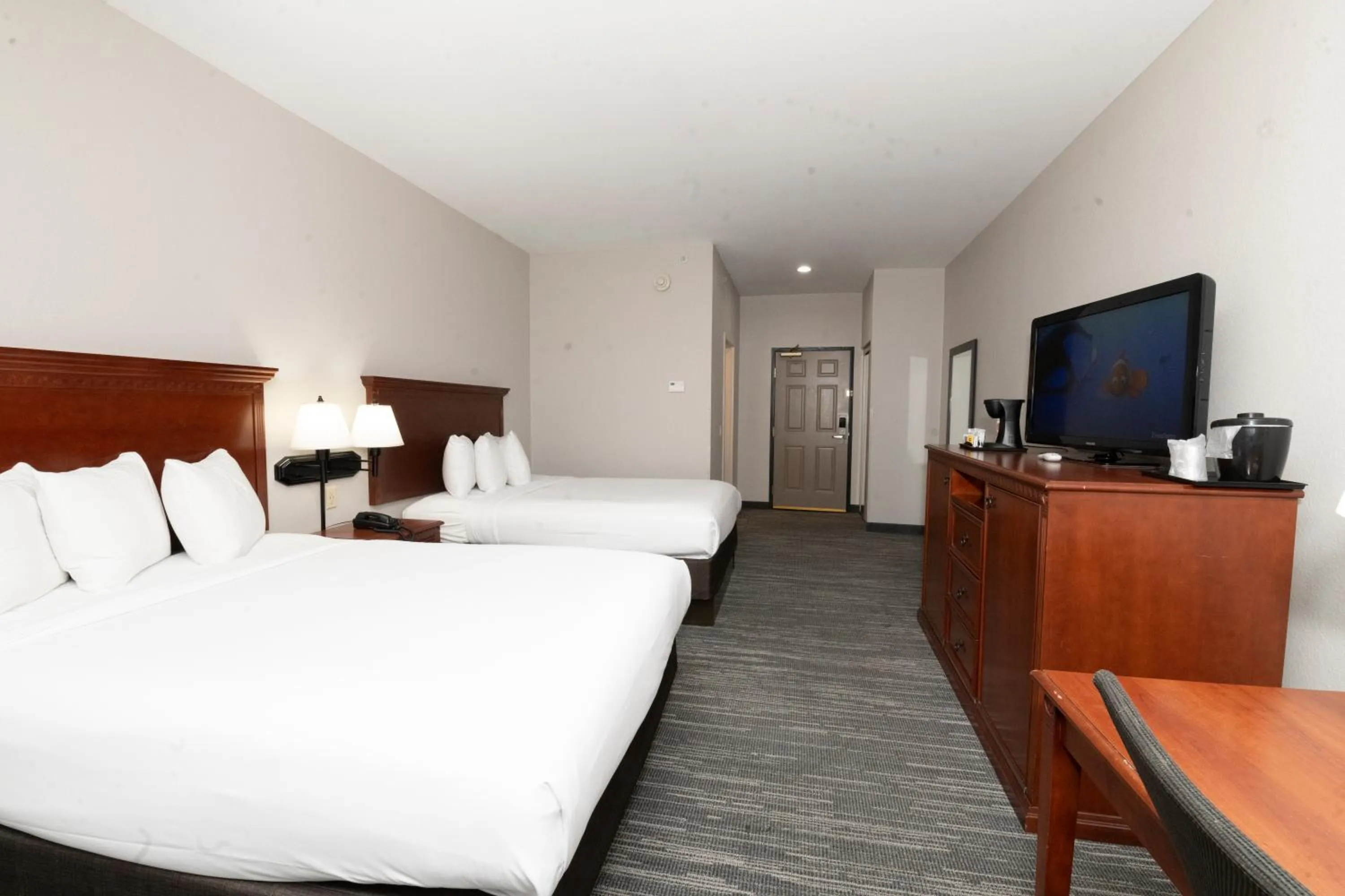 Bed in Country Inn & Suites by Radisson, Harrisburg - Hershey West, PA