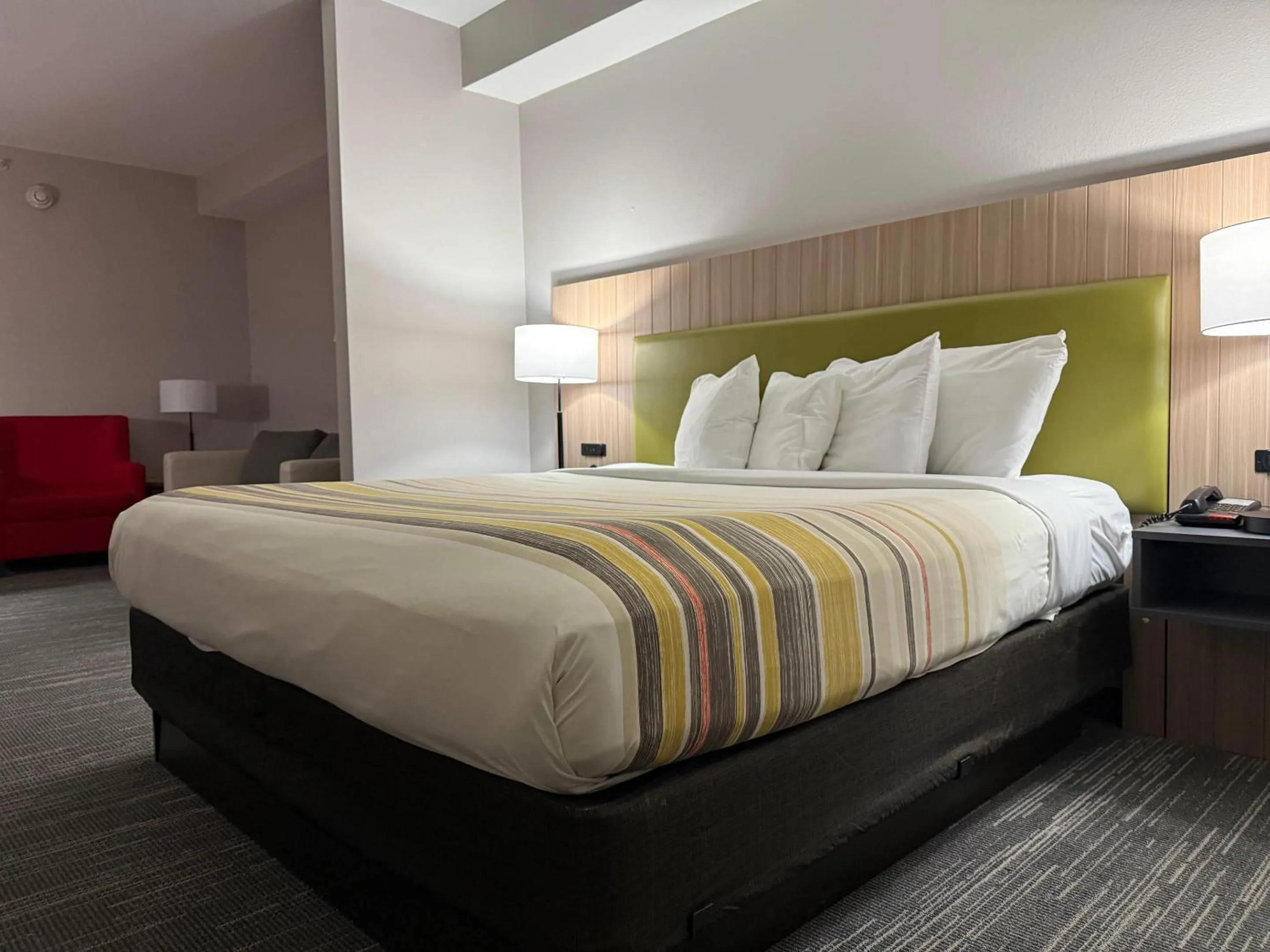 Bedroom, Bed in Country Inn & Suites by Radisson, Harrisburg - Hershey West, PA