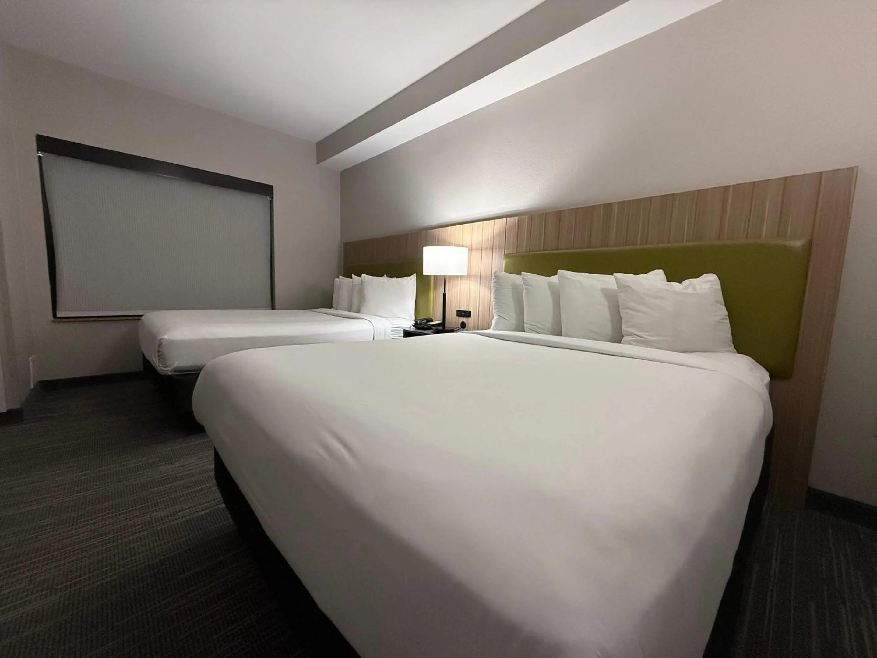 Bedroom, Bed in Country Inn & Suites by Radisson, Harrisburg - Hershey West, PA