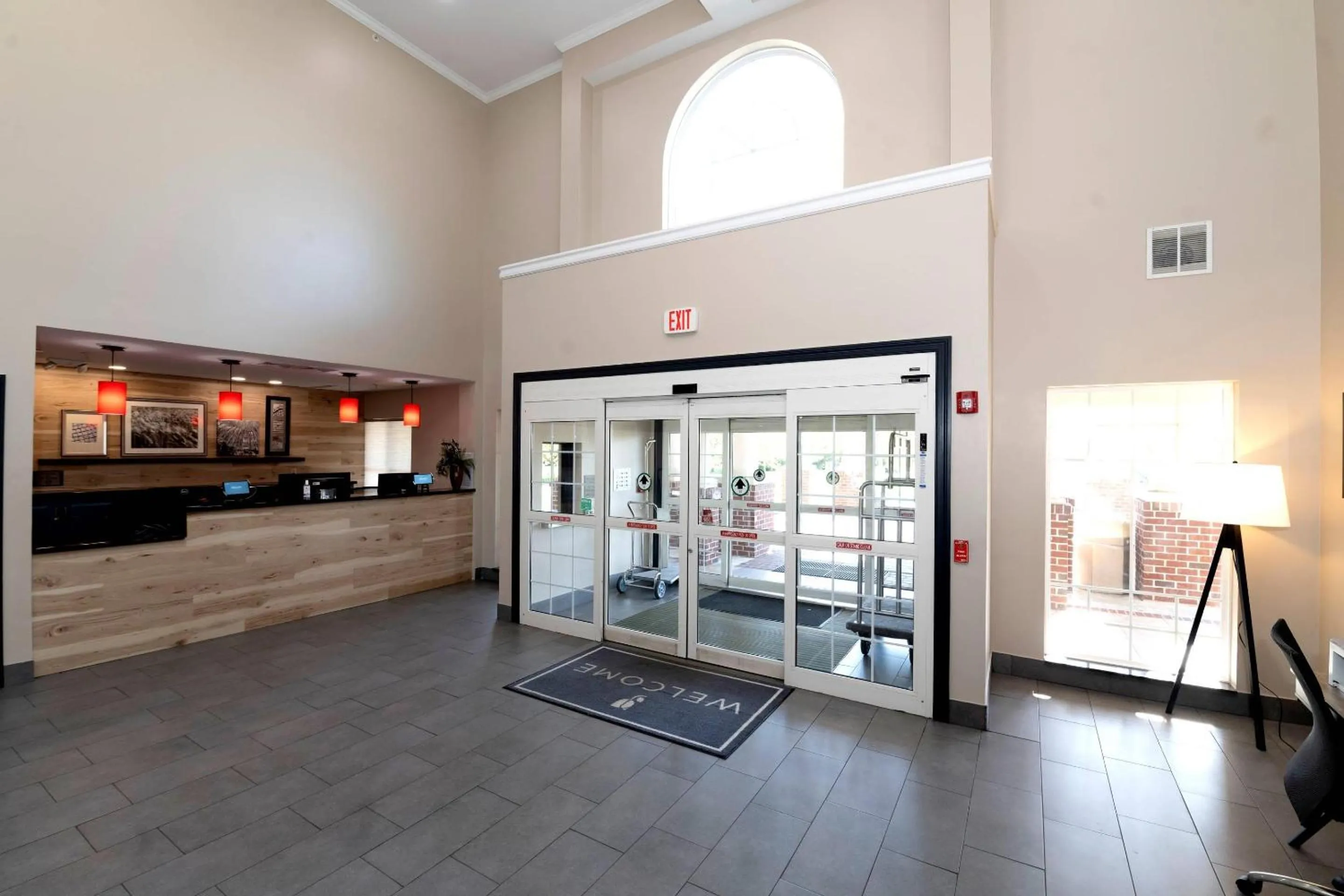 Lobby or reception in Country Inn & Suites by Radisson, Harrisburg - Hershey West, PA