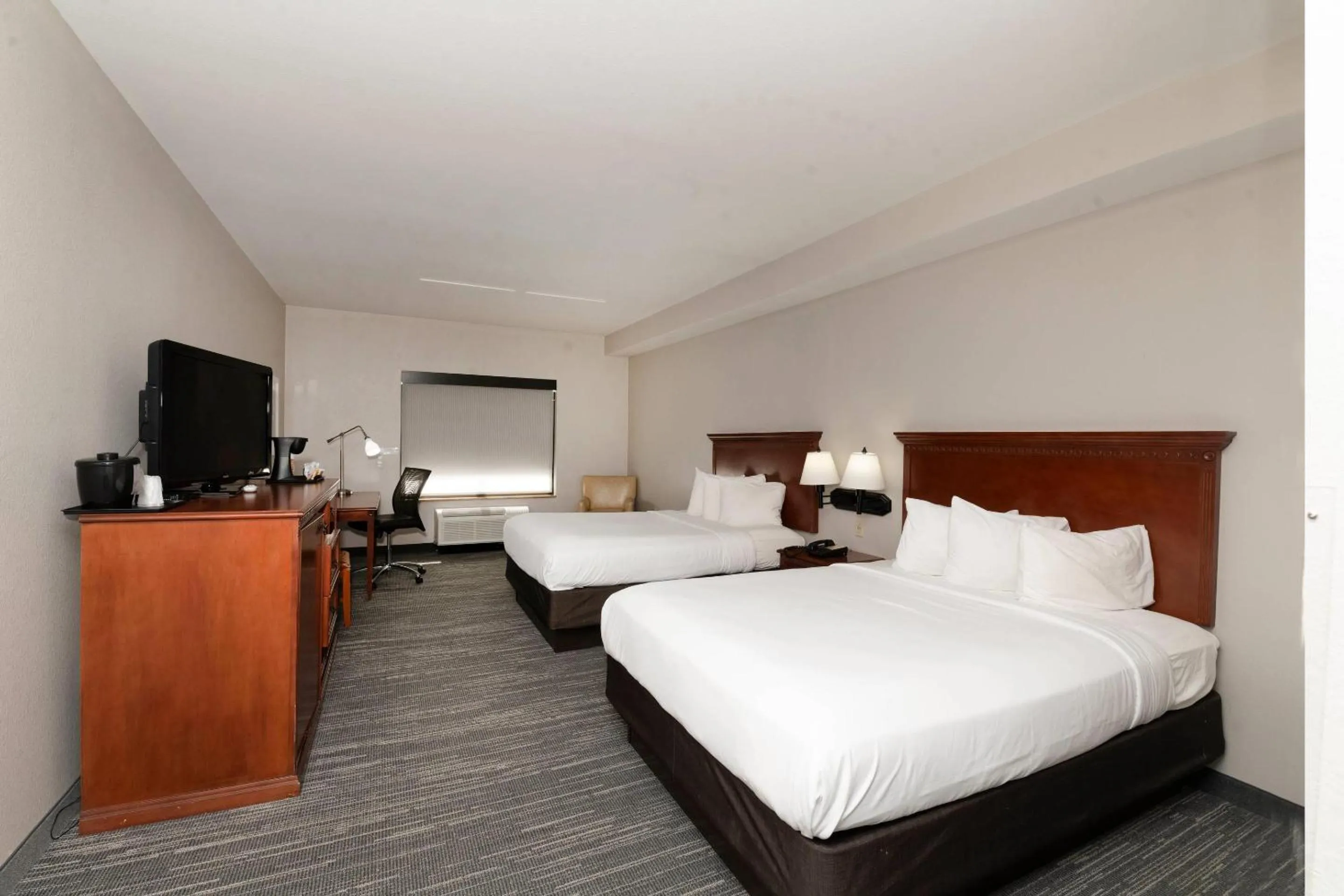 Bedroom, Bed in Country Inn & Suites by Radisson, Harrisburg - Hershey West, PA