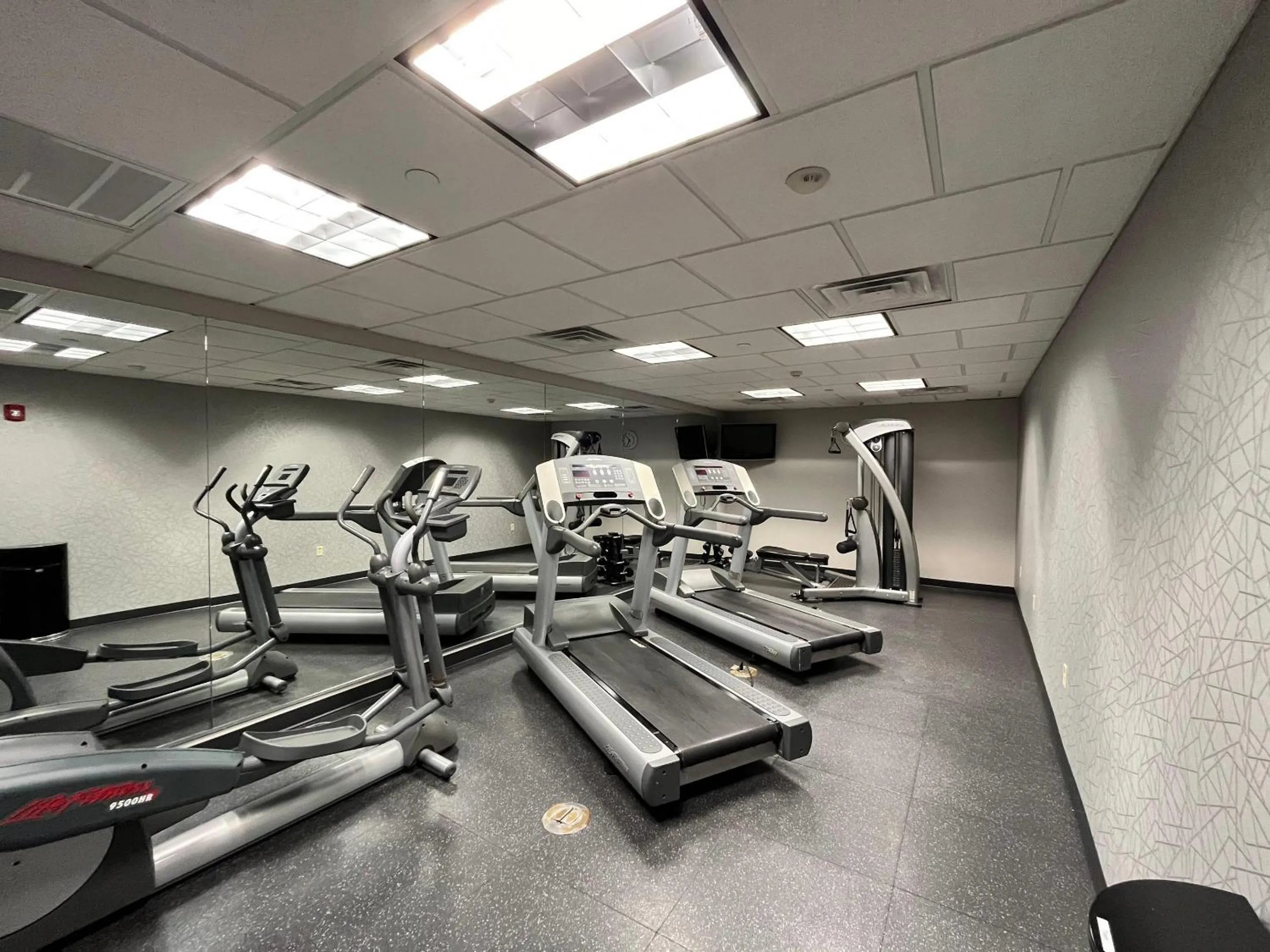 Fitness centre/facilities in Country Inn & Suites by Radisson, Harrisburg - Hershey West, PA