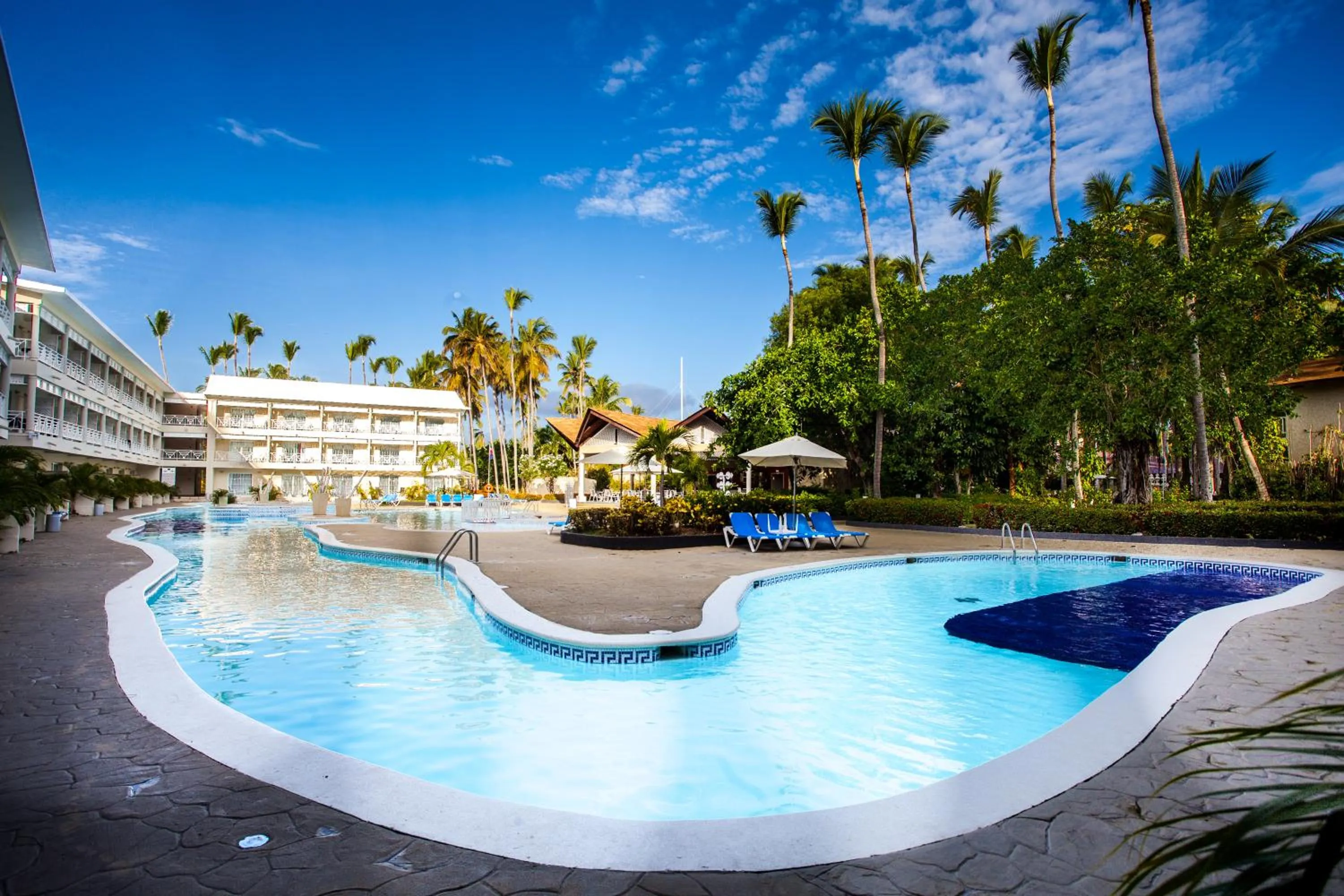 Swimming pool in Vista Sol Punta Cana Beach Resort & Spa - All Inclusive
