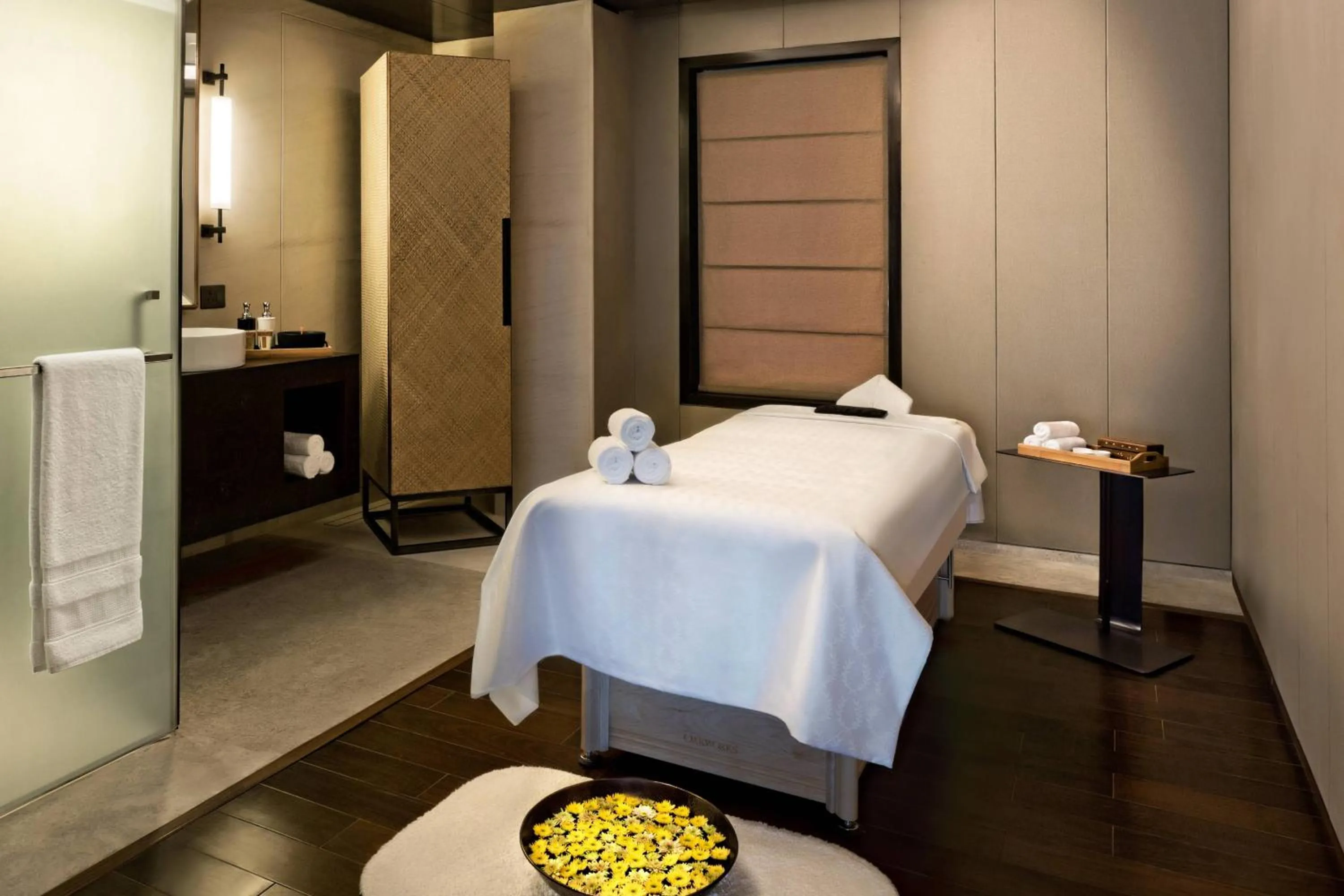 Spa and wellness centre/facilities, Bed in Sheraton Grand Bengaluru Whitefield Hotel & Convention Center