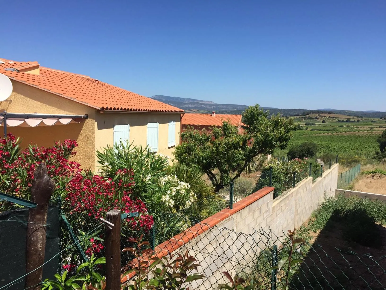 Property building in Entre mer et montagne