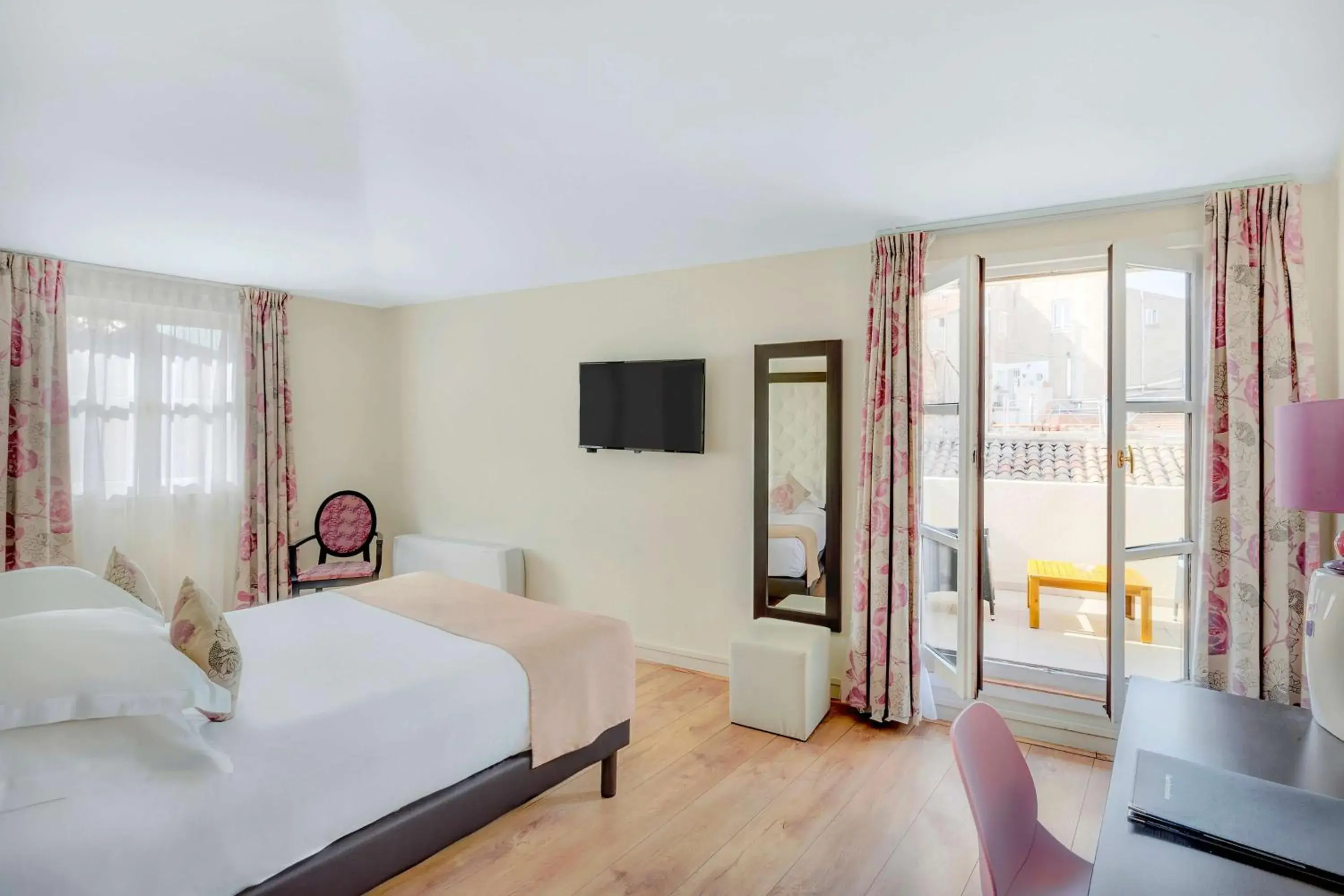 Photo of the whole room, Bed in Best Western Marquis de la Baume Photo of the whole room, Bed in Best Western Marquis de la Baume