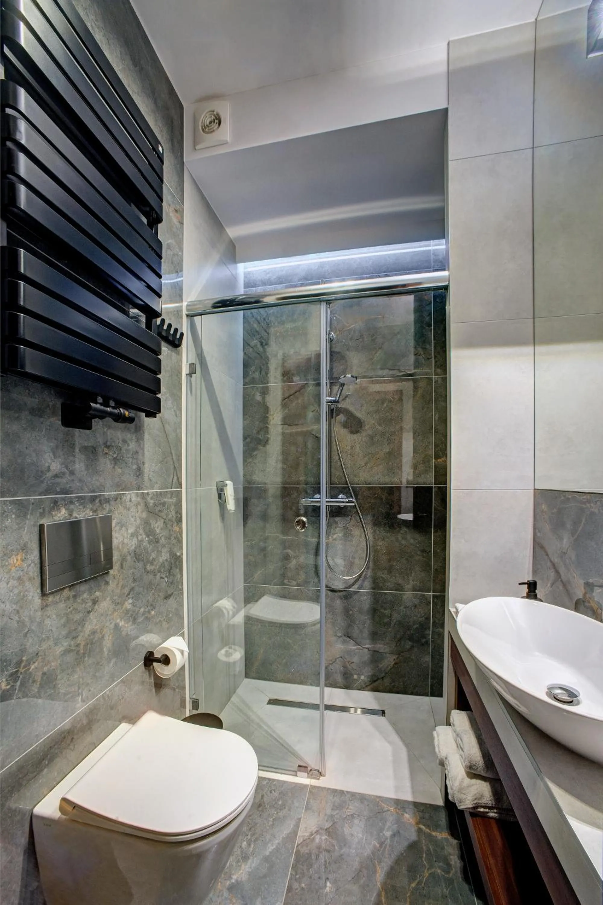 Shower in Hotel Wiki Sanok Events & Bowling
