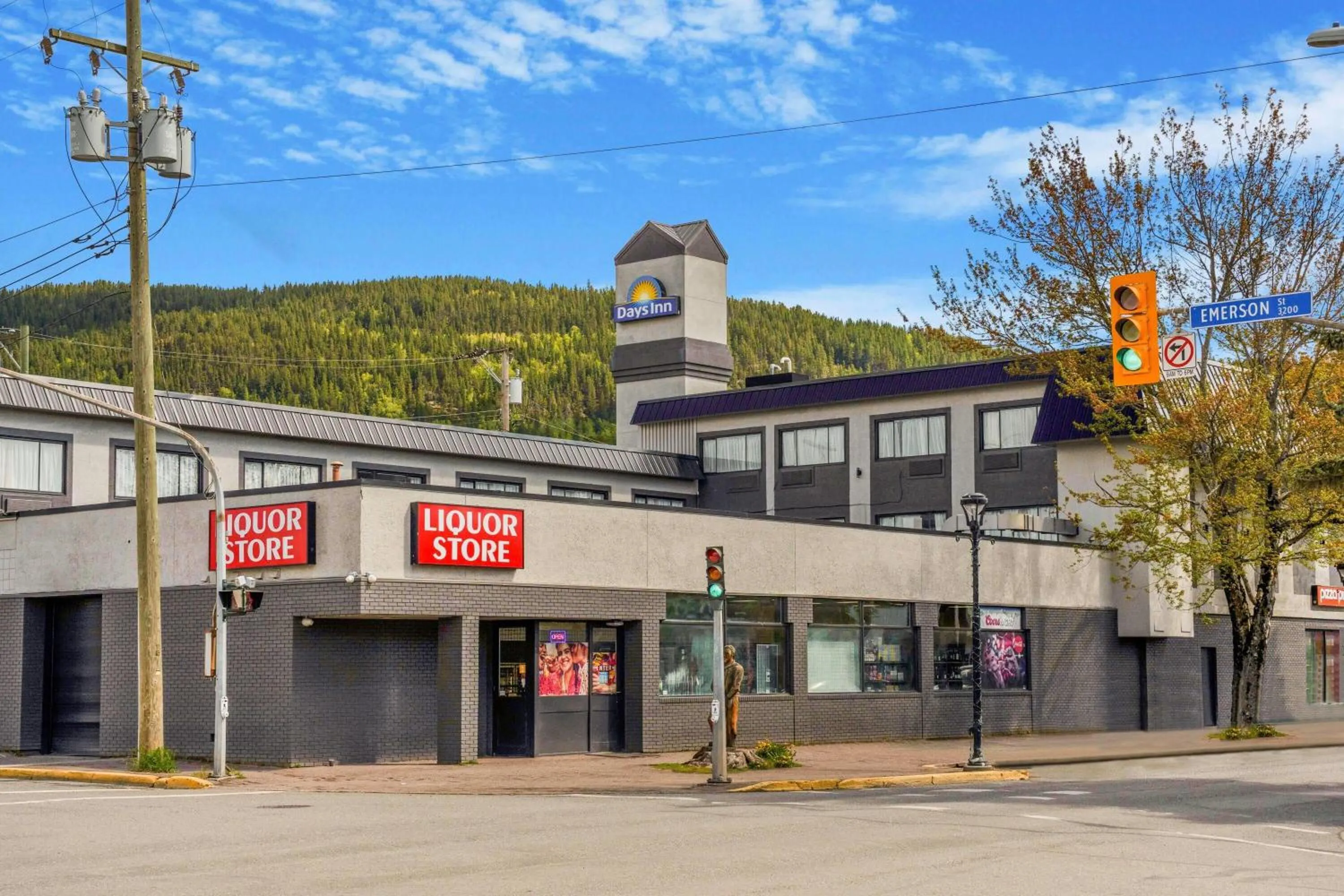Property building in Days Inn by Wyndham Terrace