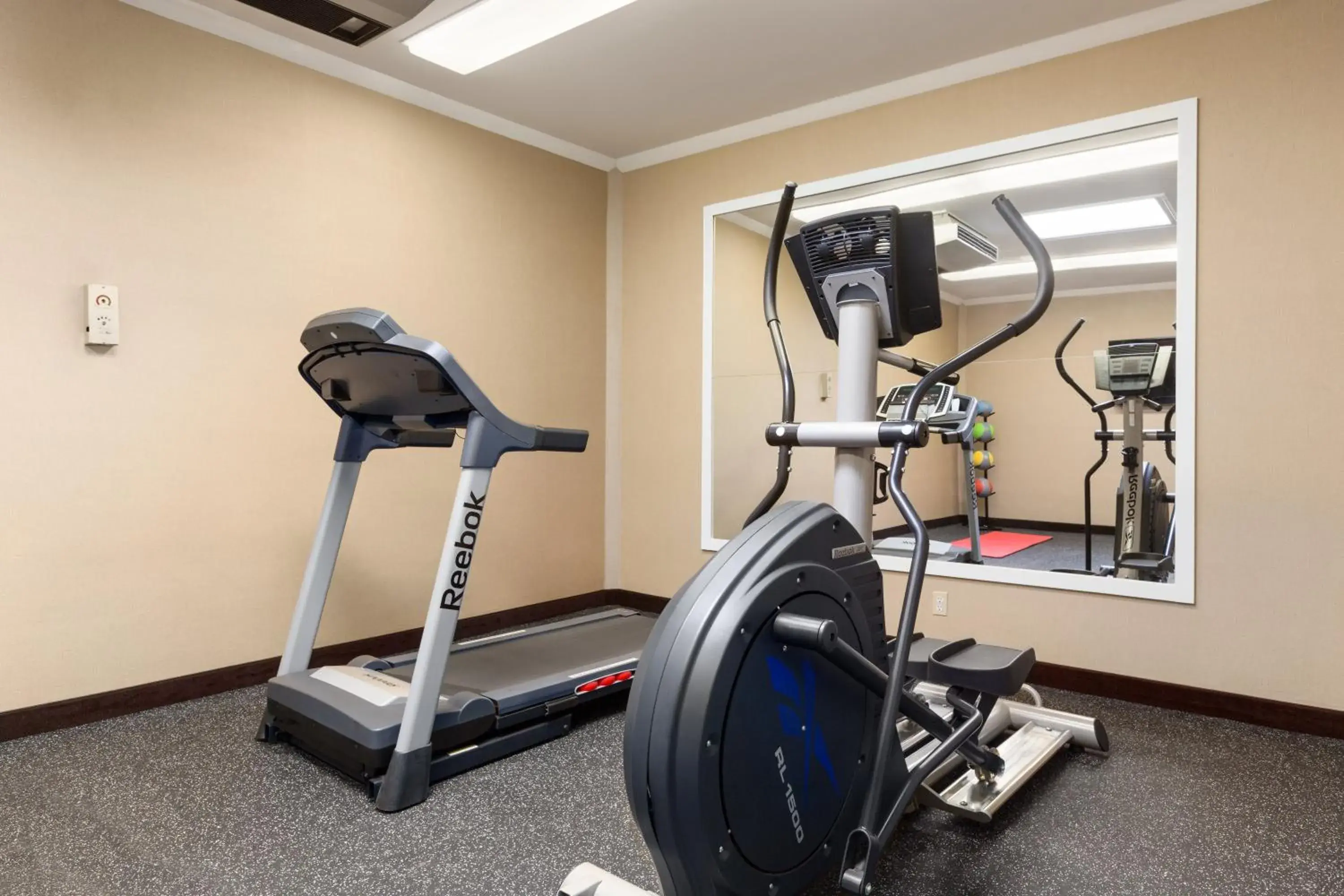 Fitness centre/facilities in Days Inn by Wyndham Terrace Fitness centre/facilities in Days Inn by Wyndham Terrace