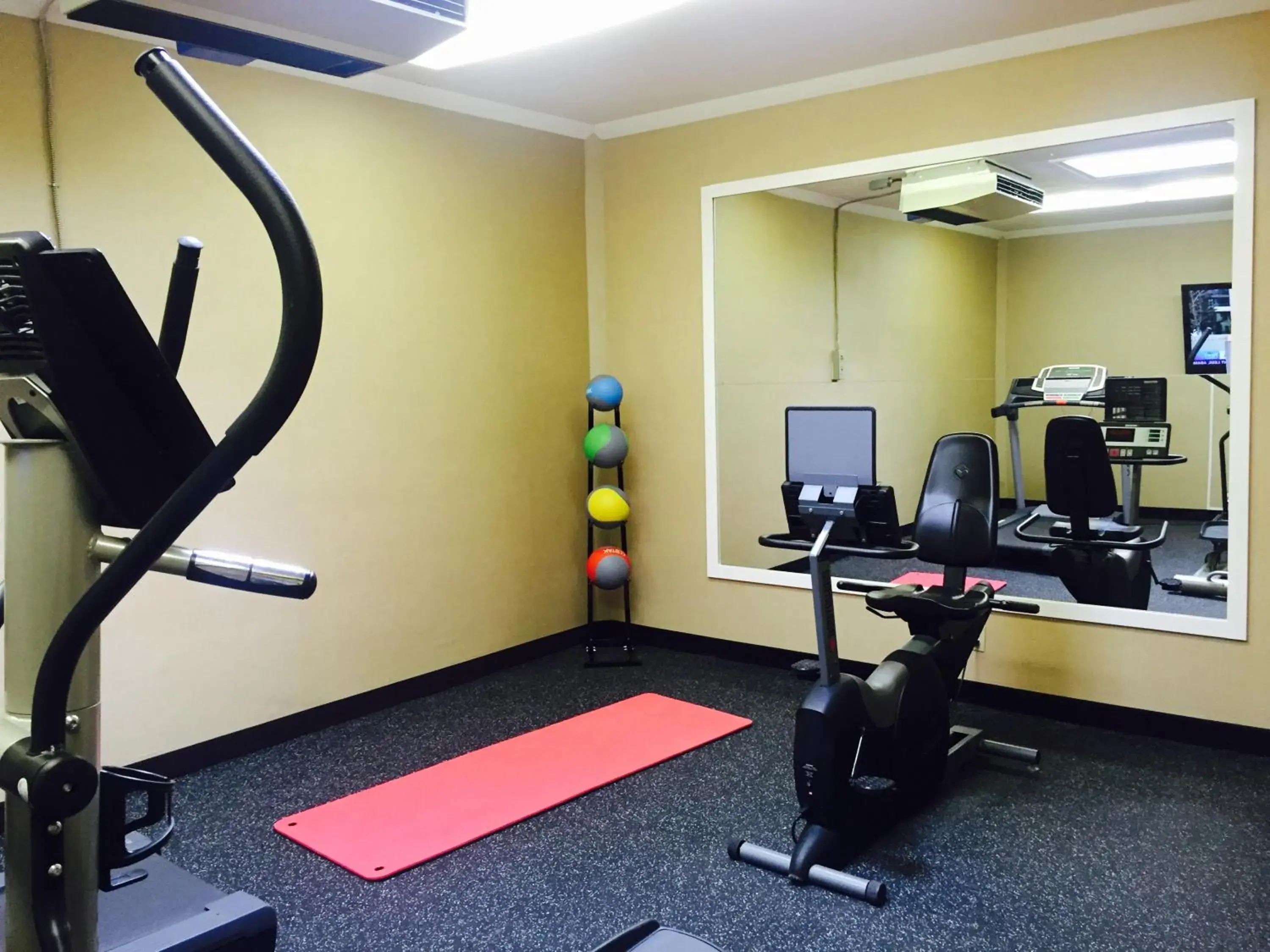 Fitness centre/facilities in Days Inn by Wyndham Terrace Fitness centre/facilities in Days Inn by Wyndham Terrace