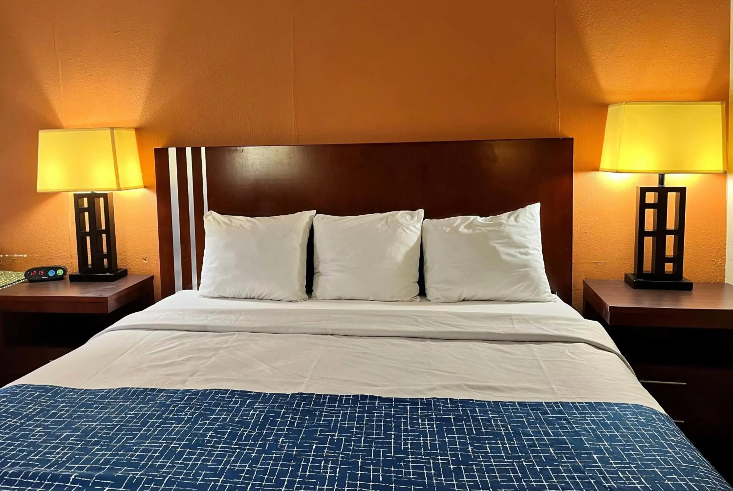 Photo of the whole room, Bed in Travelodge by Wyndham Seymour Photo of the whole room, Bed in Travelodge by Wyndham Seymour