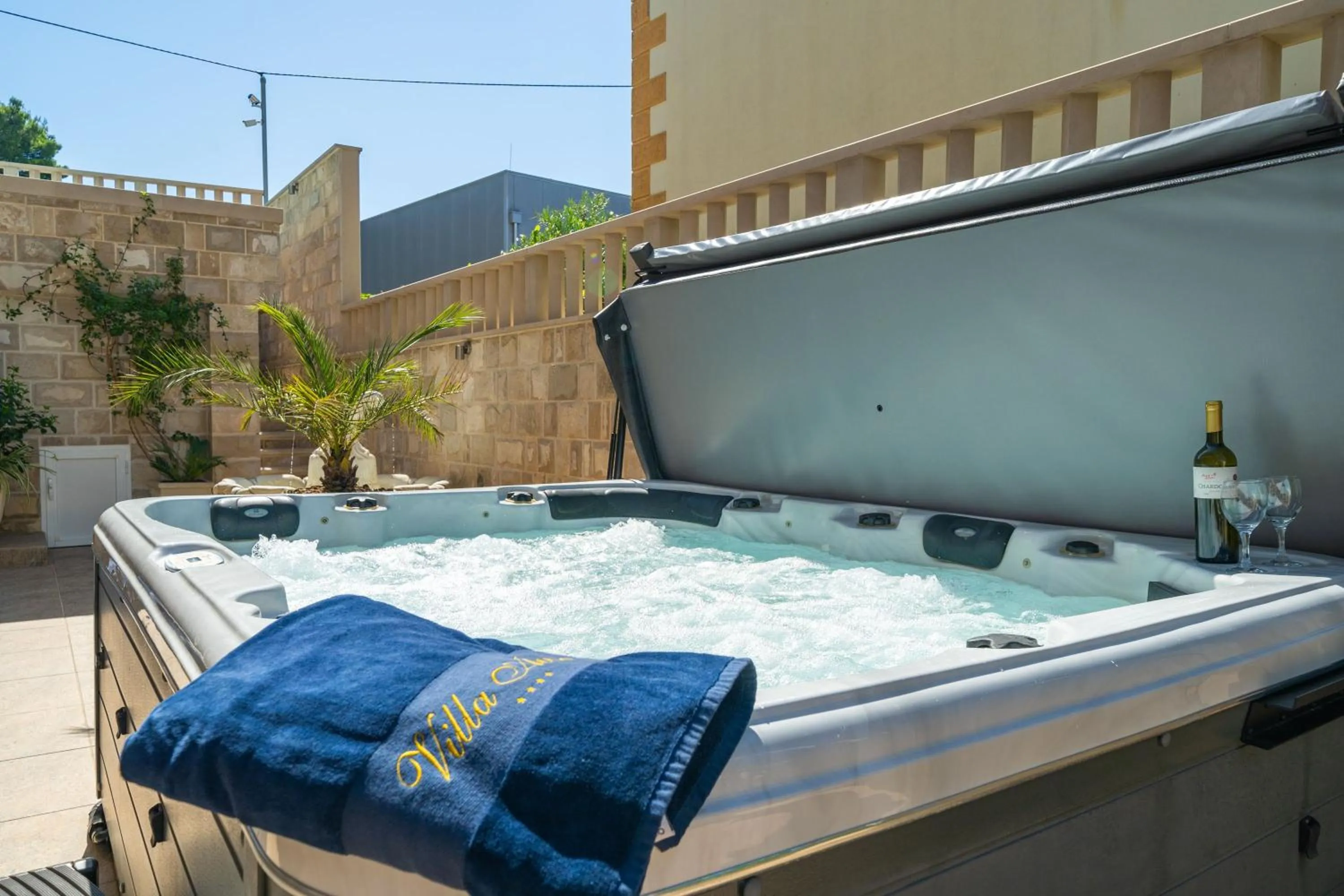 Hot Tub in Apartments Villa Aura - Adult Only
