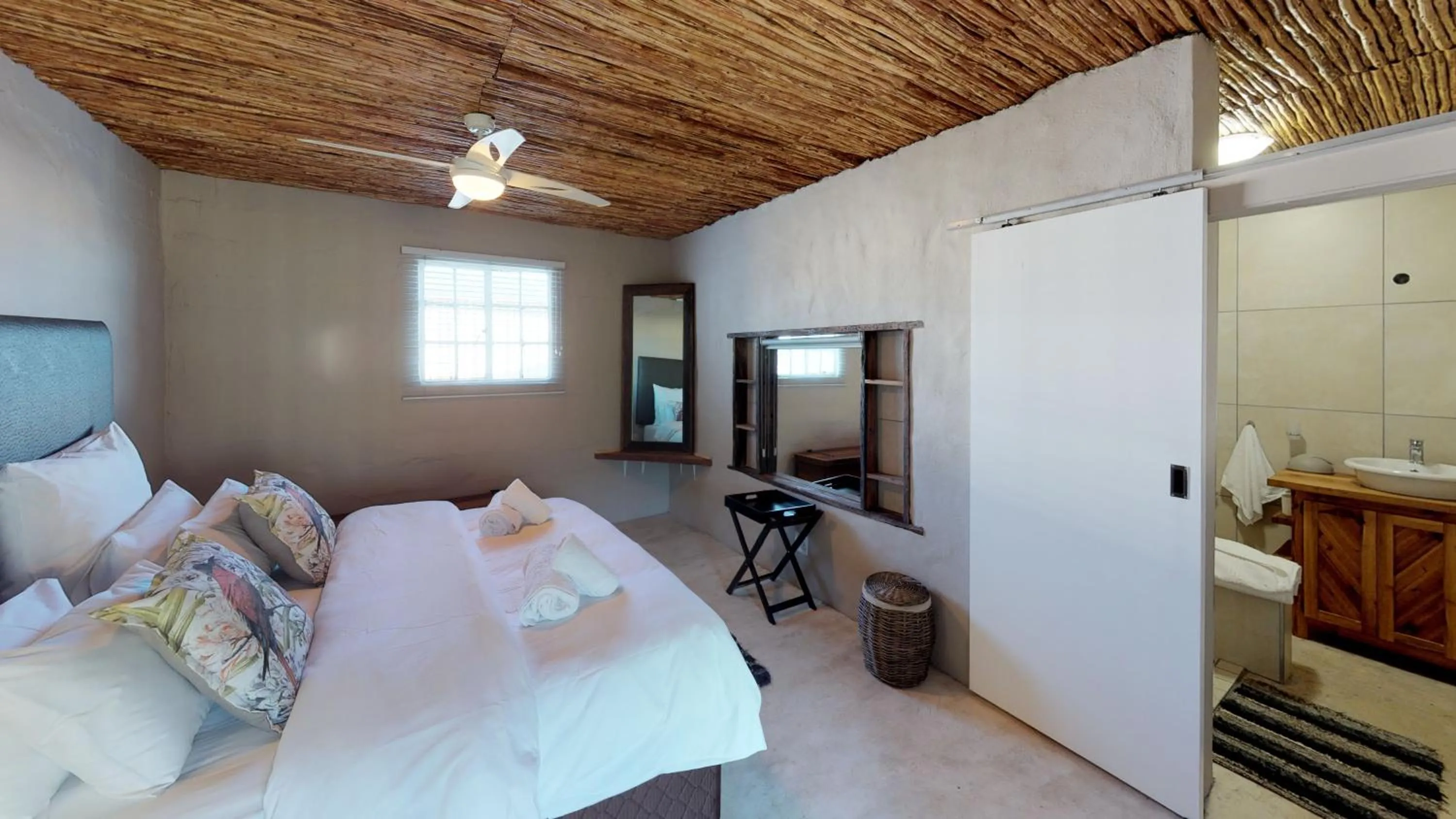Bedroom, Bed in Swartberg Pass Cottages - Kobus Se Gat