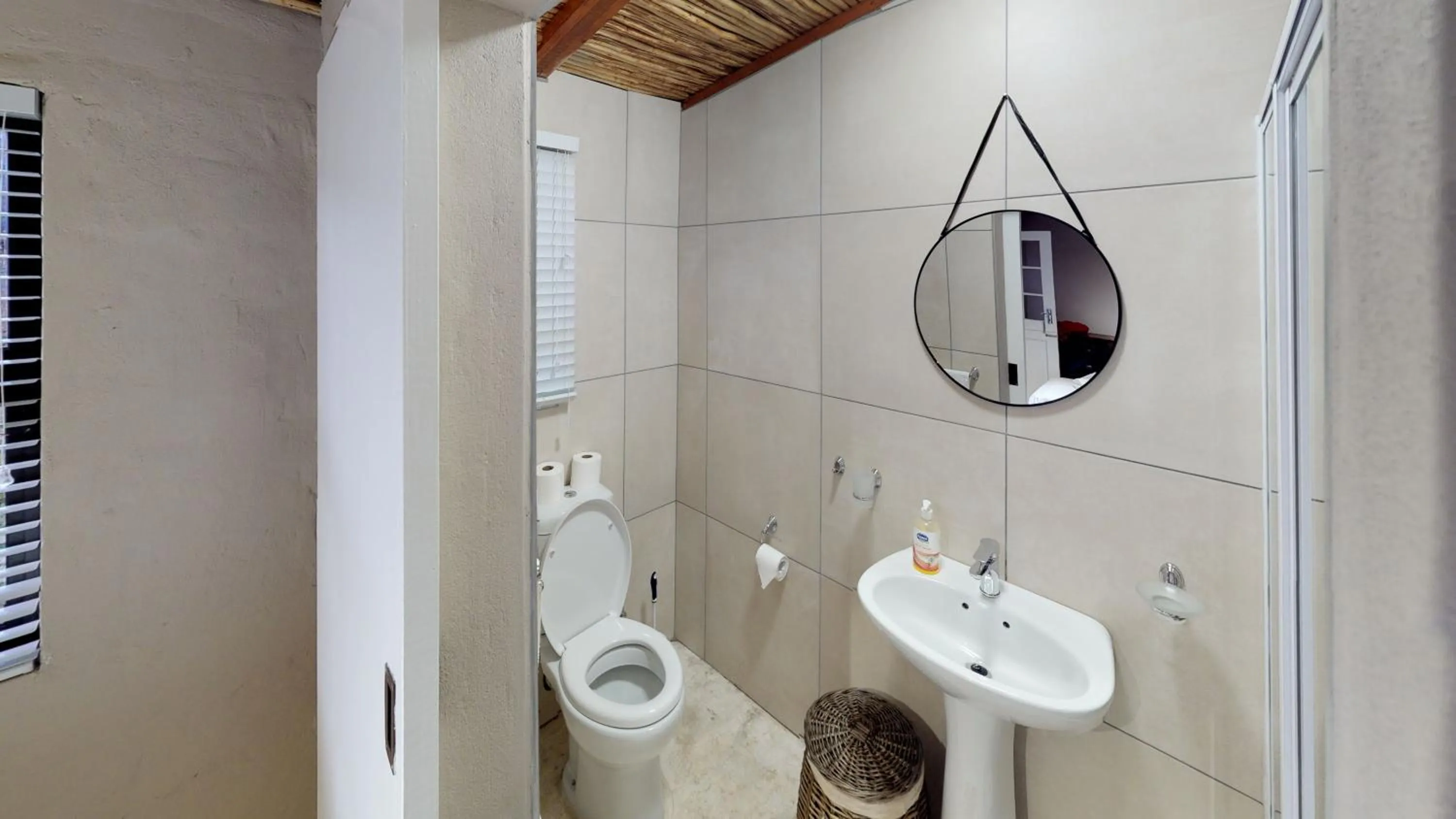 Shower in Swartberg Pass Cottages - Kobus Se Gat