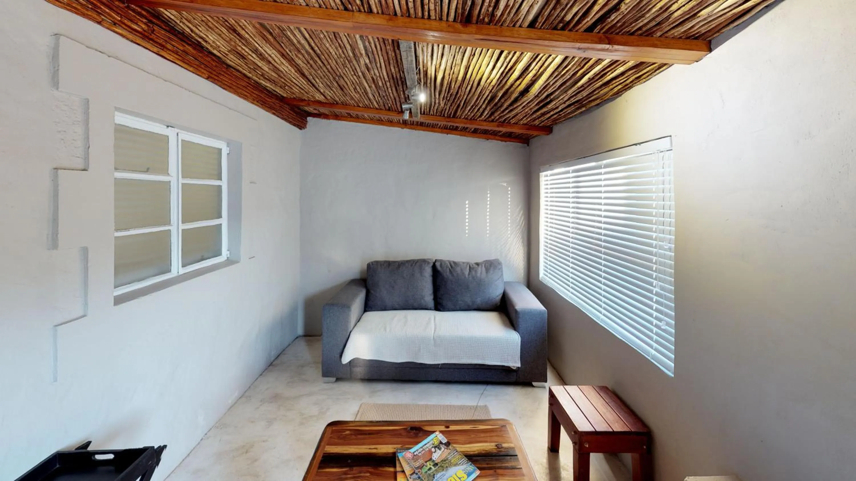 Living room in Swartberg Pass Cottages - Kobus Se Gat