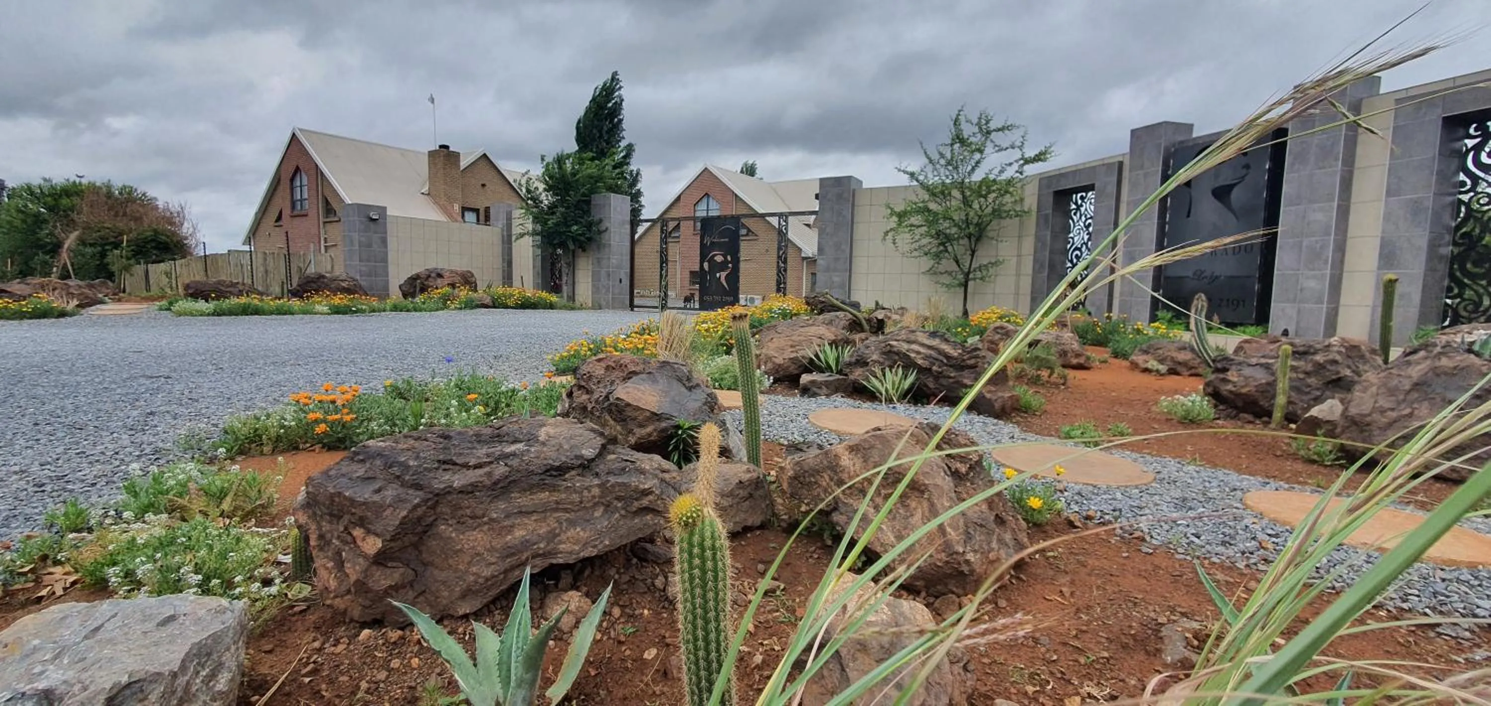 Facade/entrance in Eldorado Lodge CC