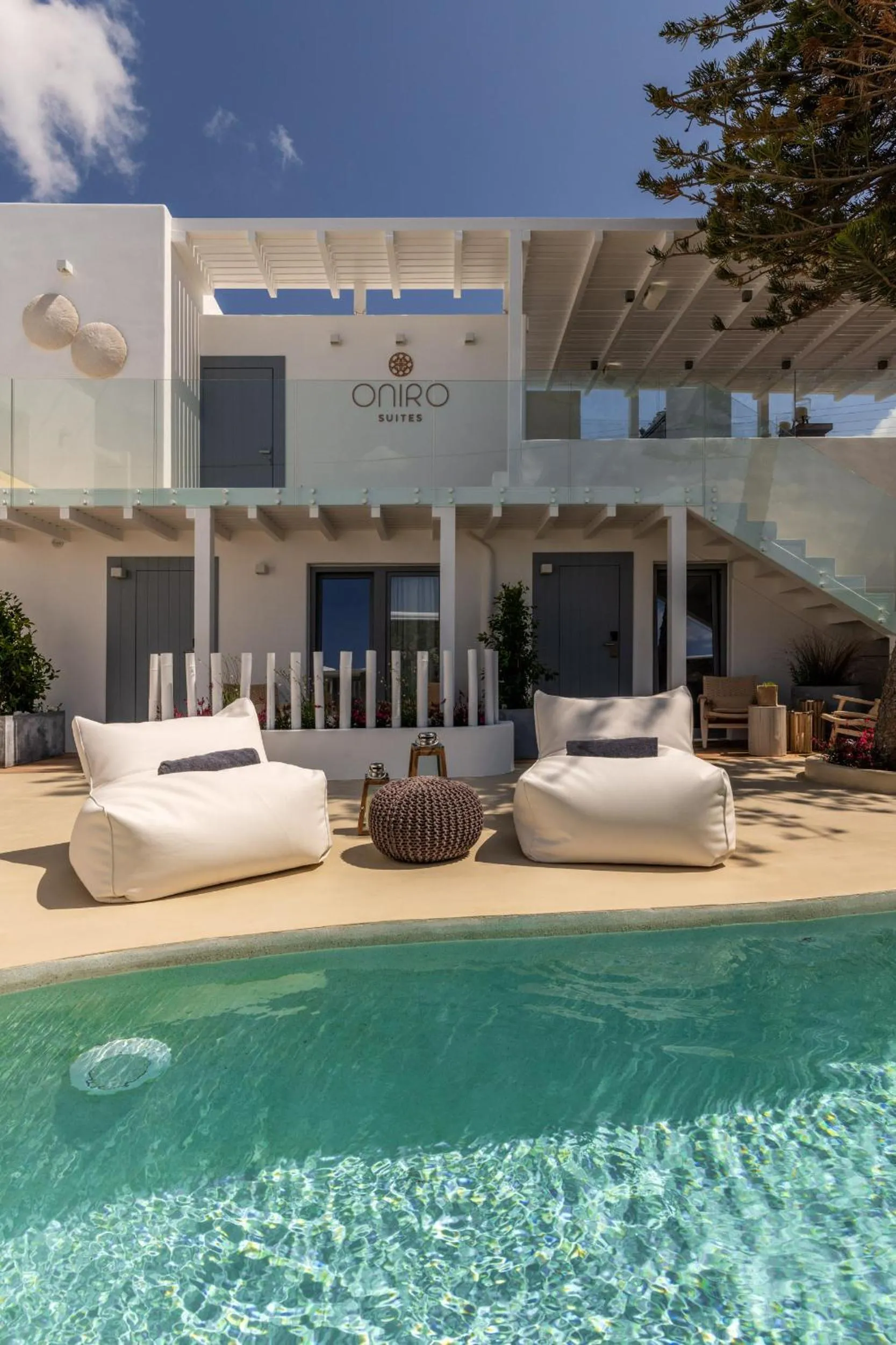 Property building in Oniro Suites