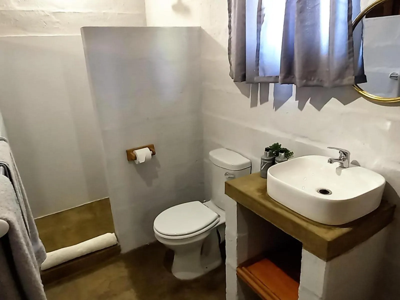 Bathroom in Kingfisher Bush Lodge