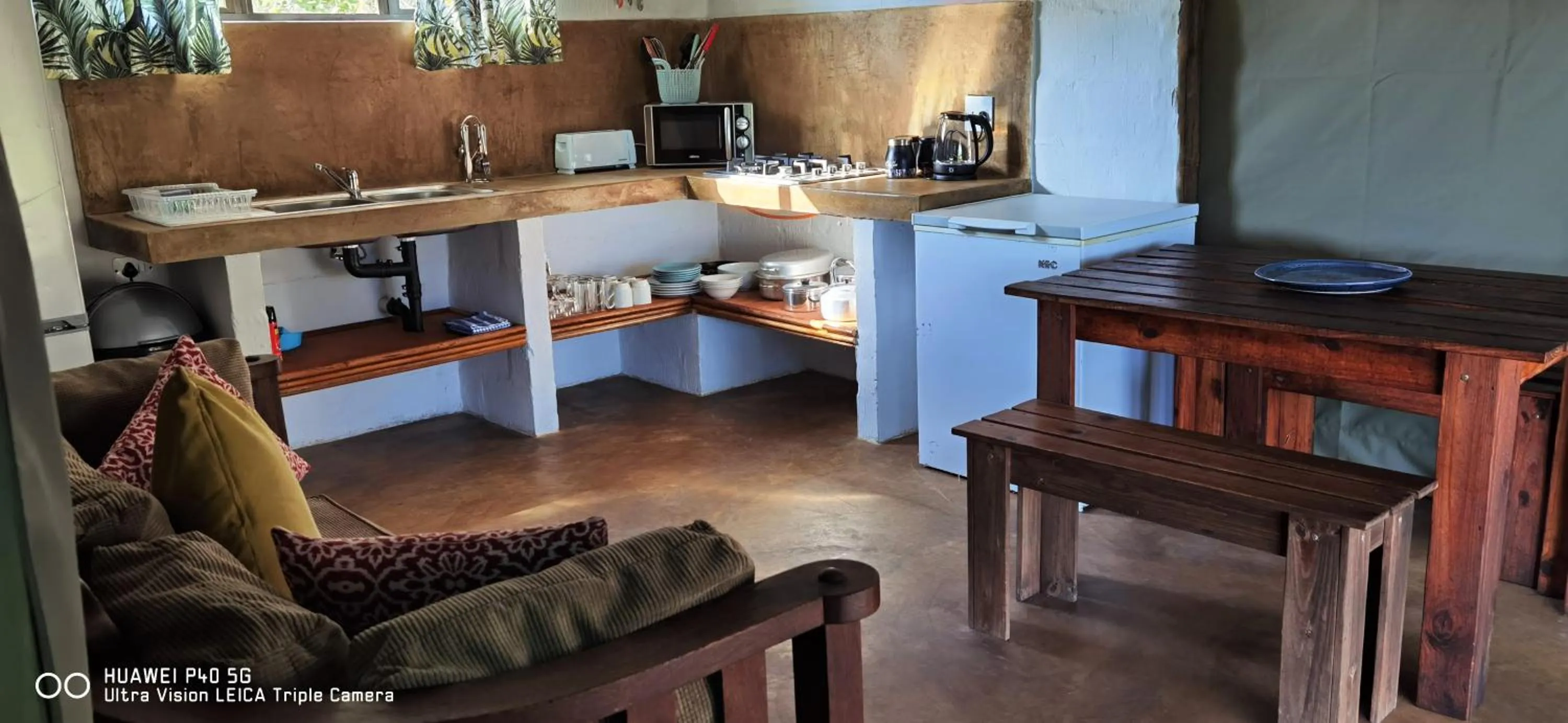Dining area in Kingfisher Bush Lodge