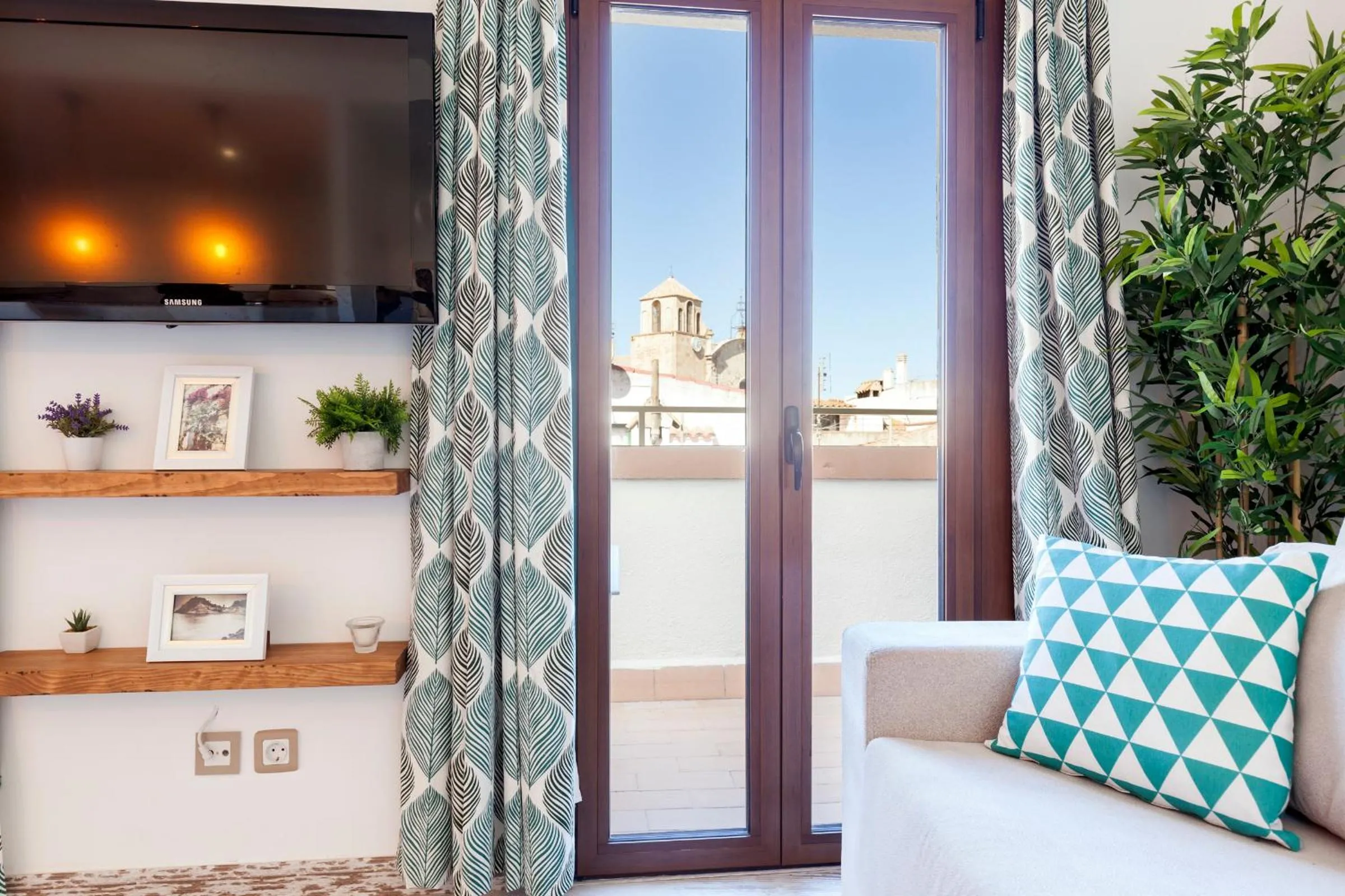 Lets Holidays Nice apartment 1 min to the beach