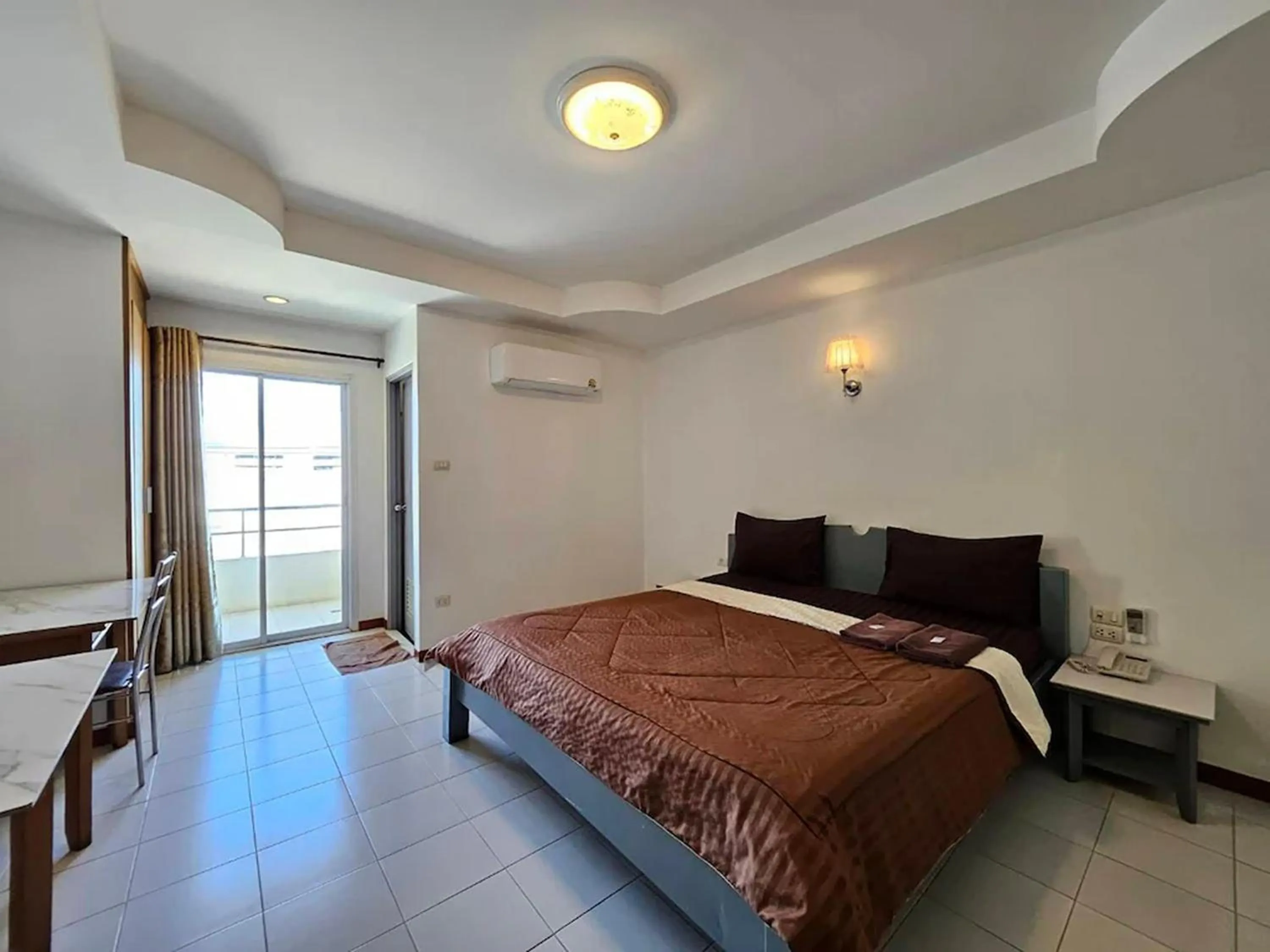 Photo of the whole room, Bed in BT Grand Condotel