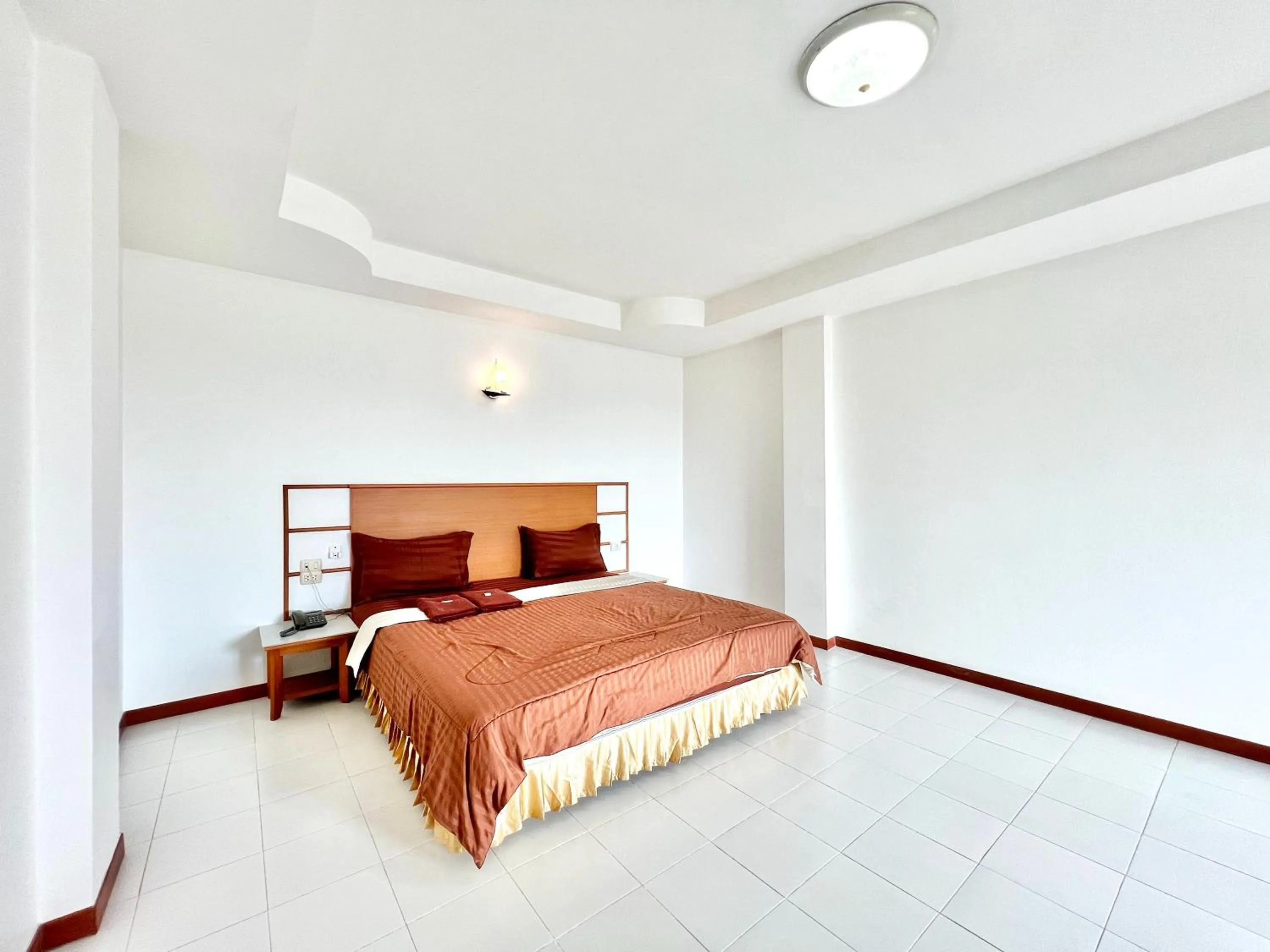 Photo of the whole room, Bed in BT Grand Condotel