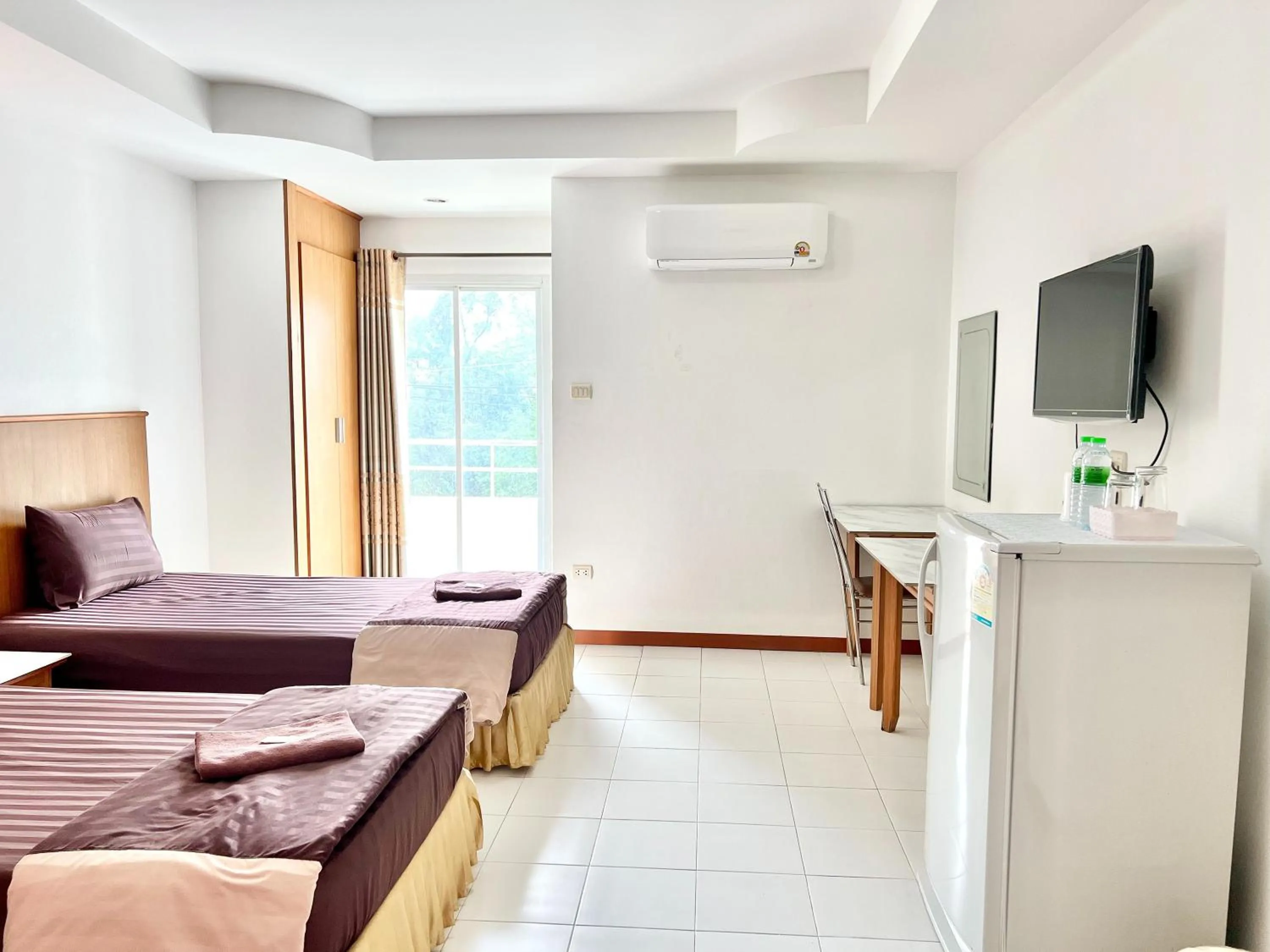 Photo of the whole room, Bed in BT Grand Condotel