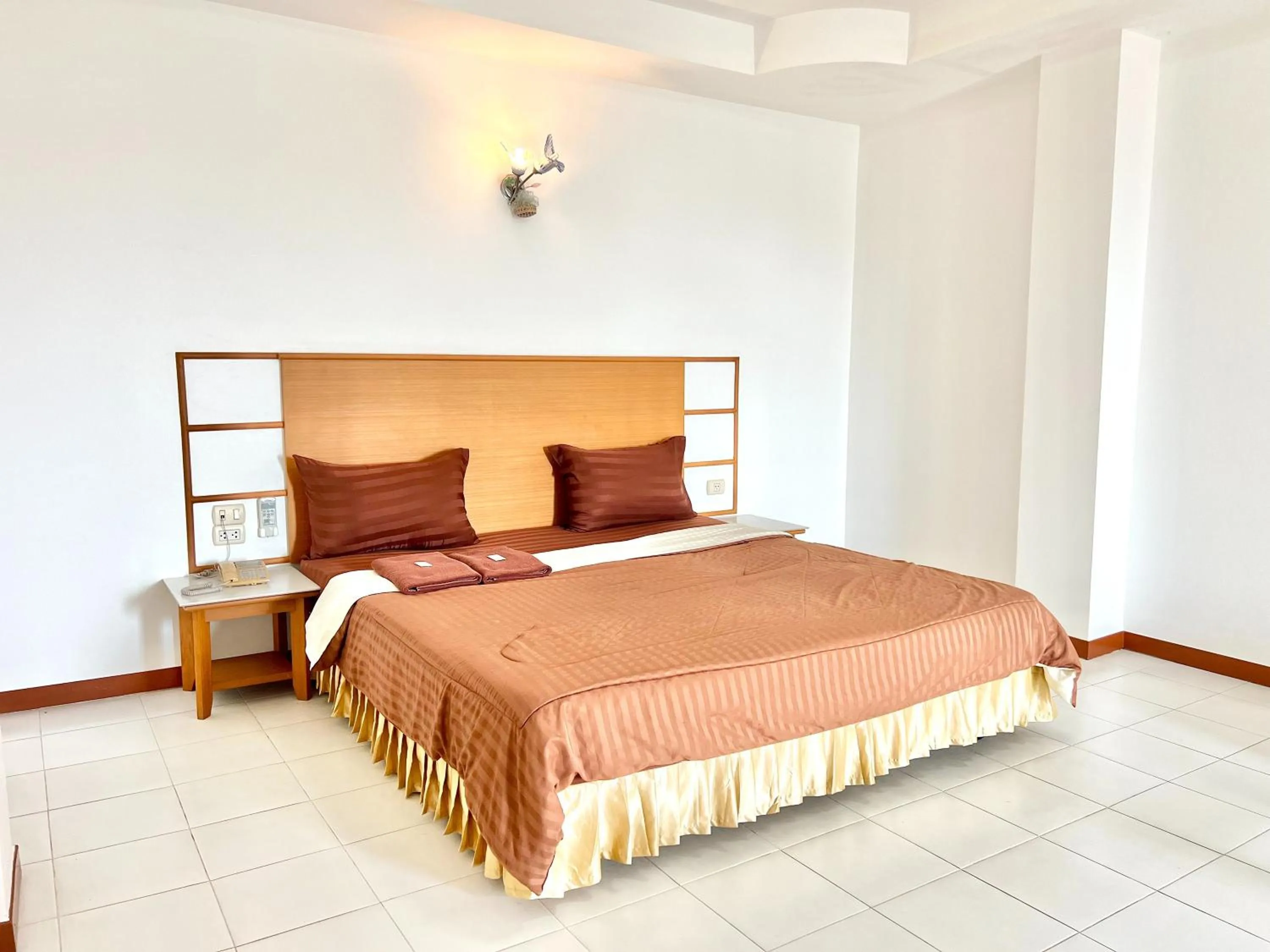 Photo of the whole room, Bed in BT Grand Condotel