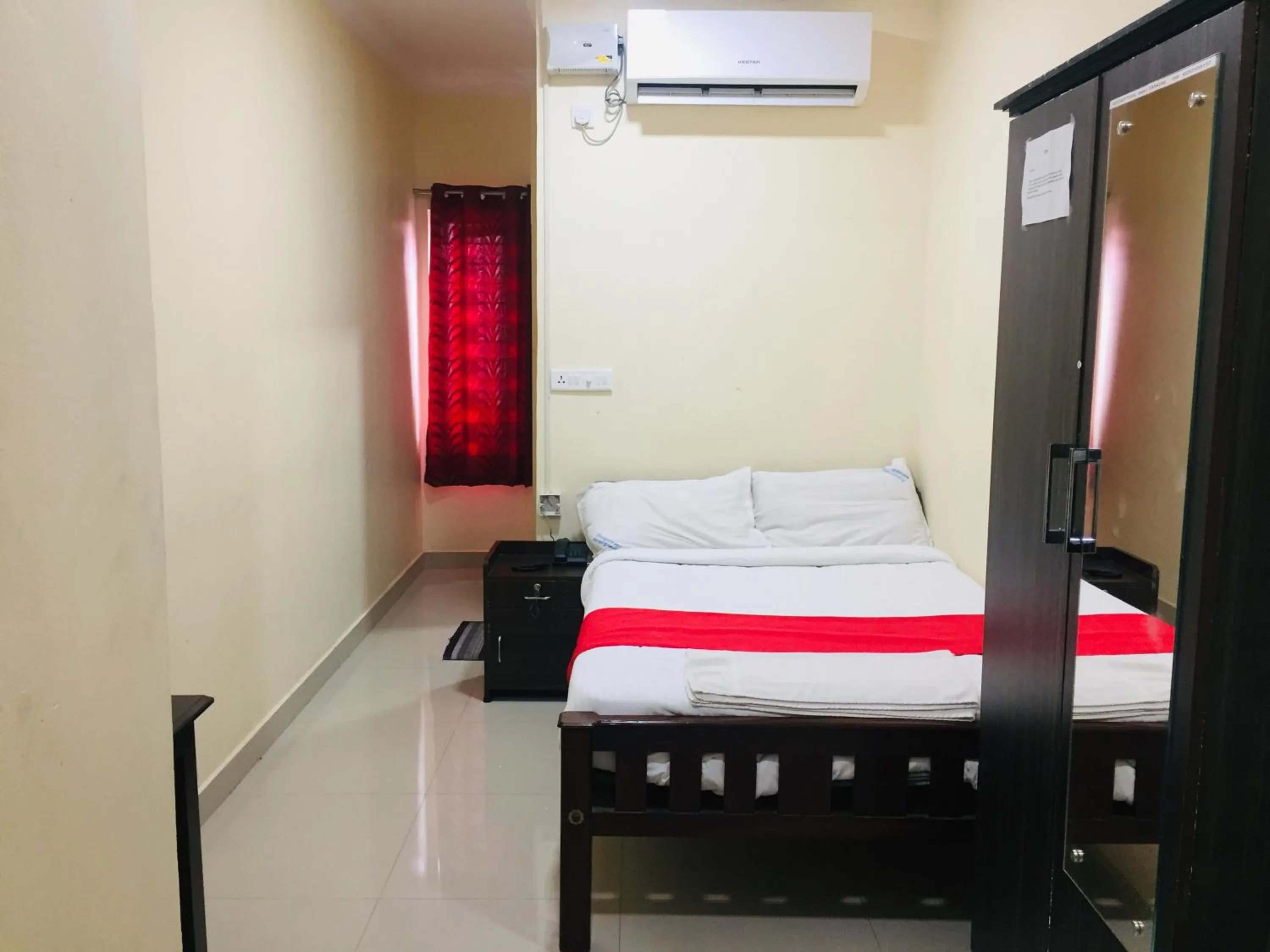 Photo of the whole room, Bed in Brindavan Residency