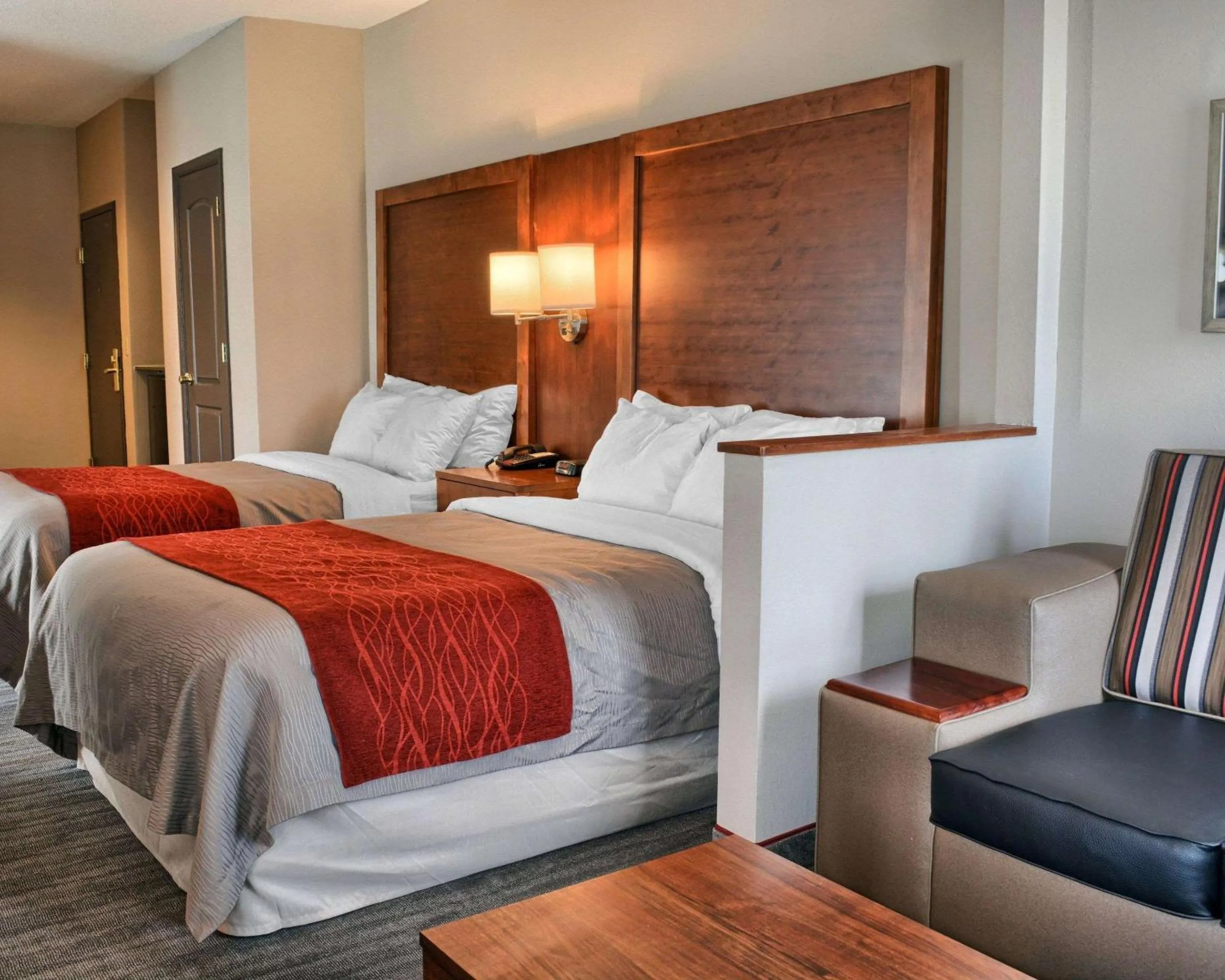 Photo of the whole room, Bed in Comfort Inn Ruther Glen near Kings Dominion