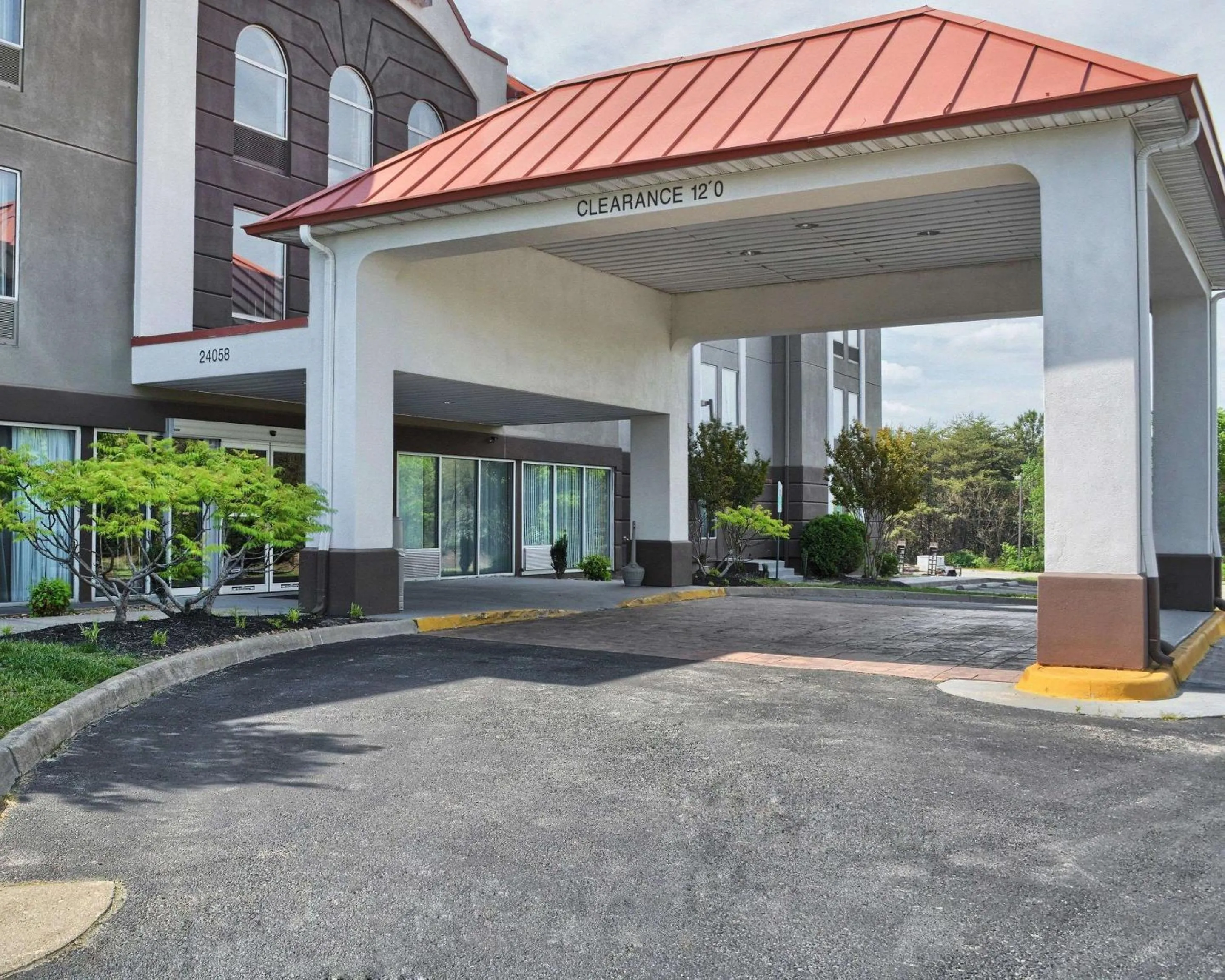 Property building in Comfort Inn Ruther Glen near Kings Dominion
