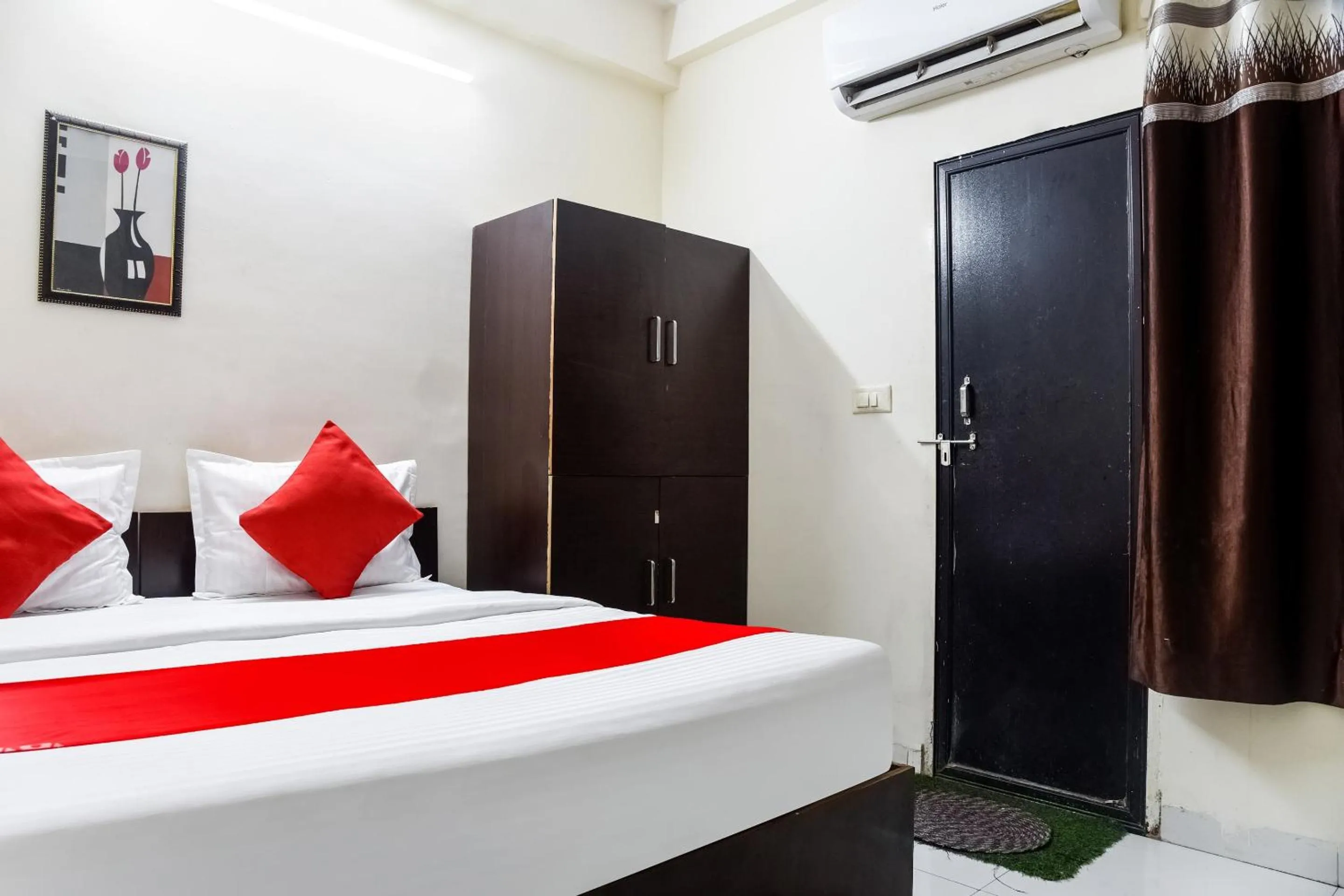 Hotel O Radhika Palace