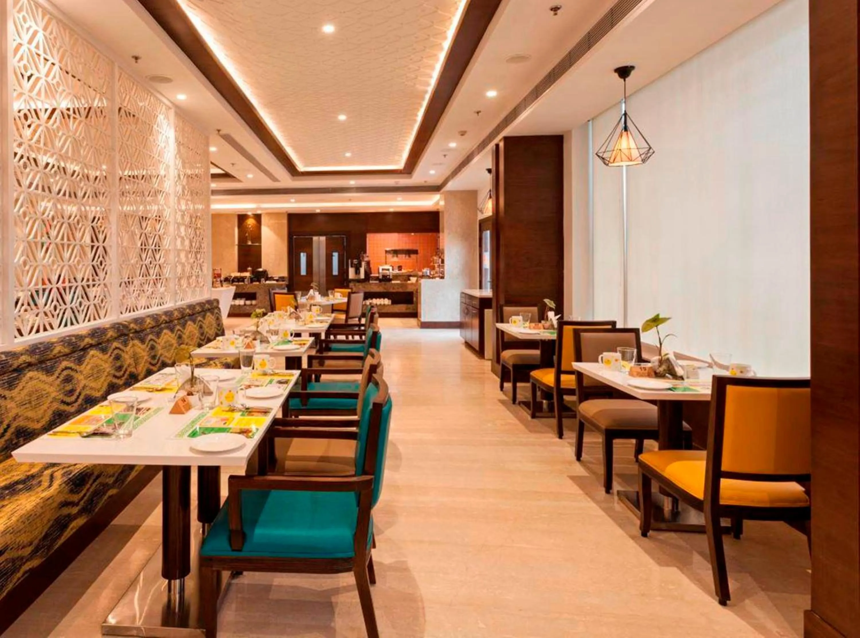 Restaurant/places to eat in Lemon Tree Hotel Lucknow