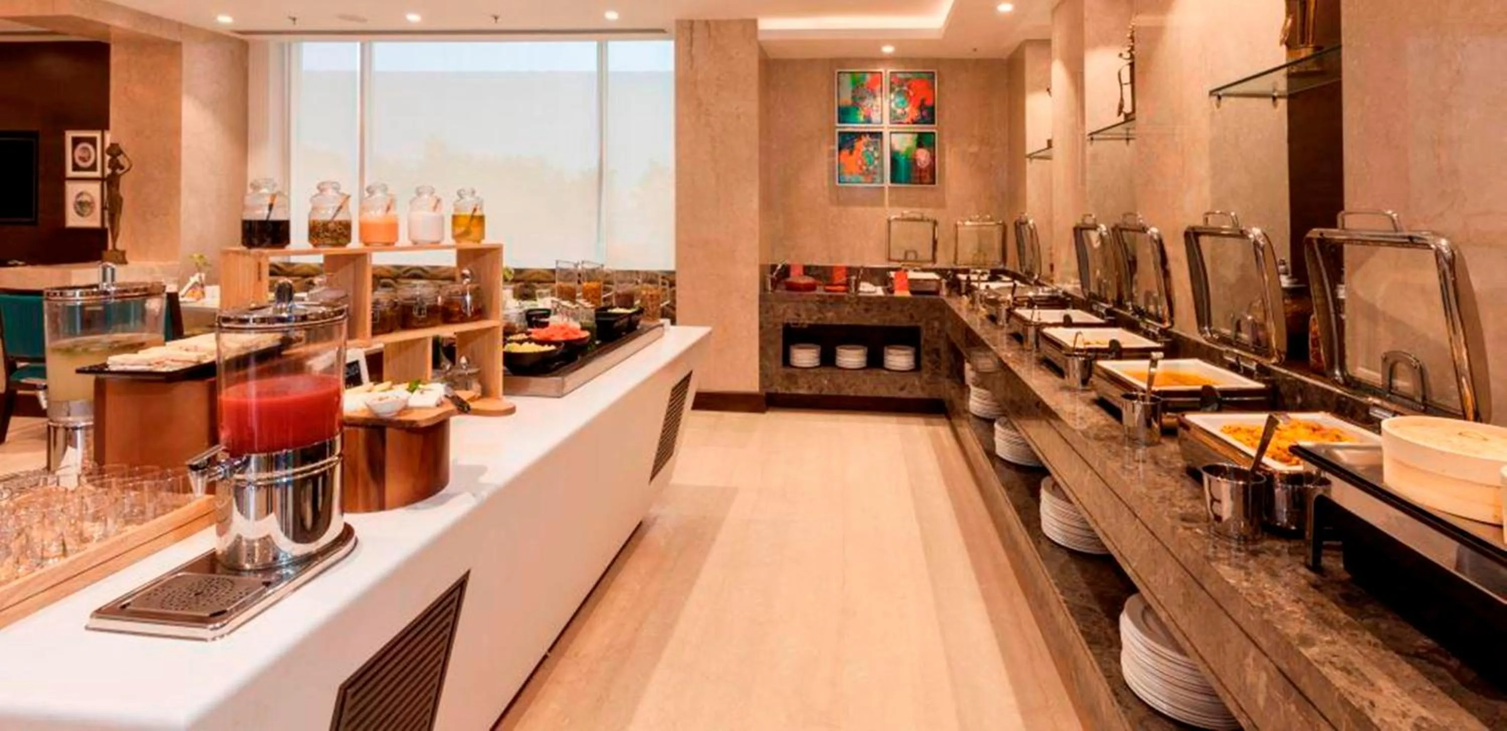 Restaurant/places to eat in Lemon Tree Hotel Lucknow