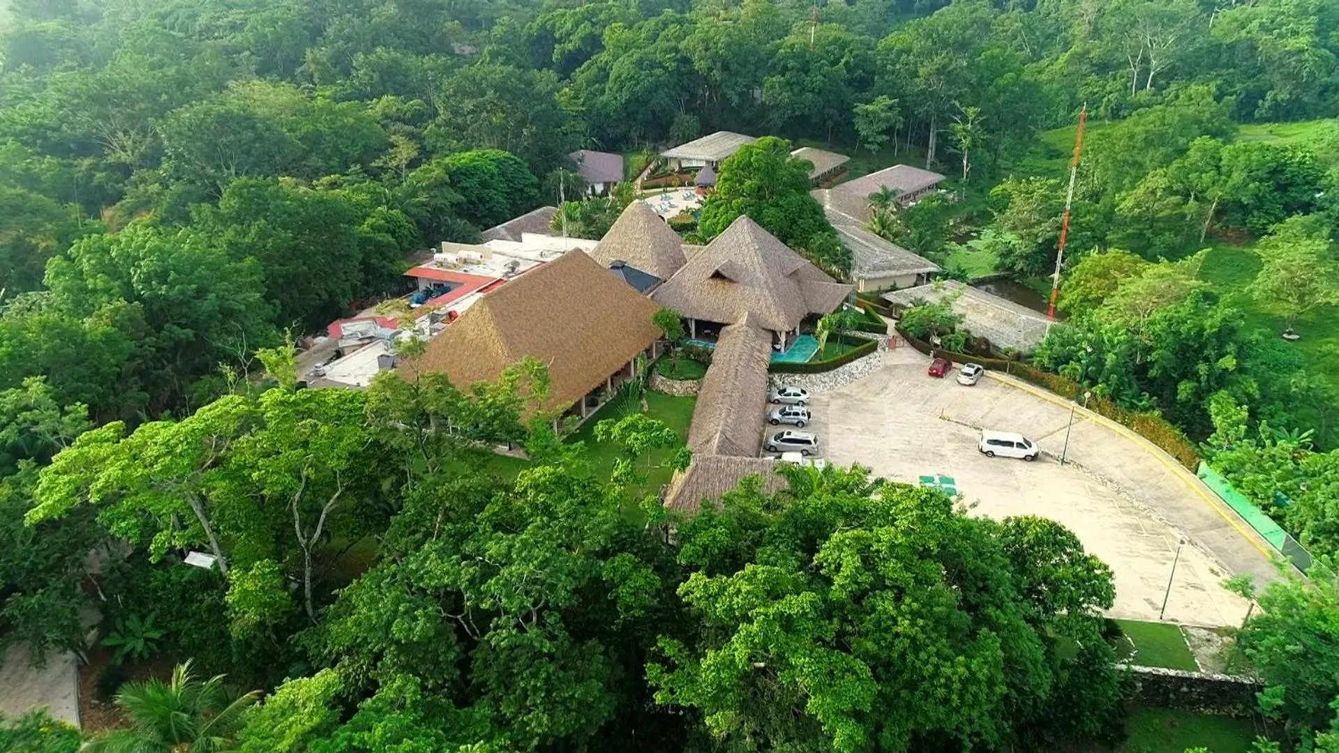 Property building in Hotel Villa Mercedes Palenque