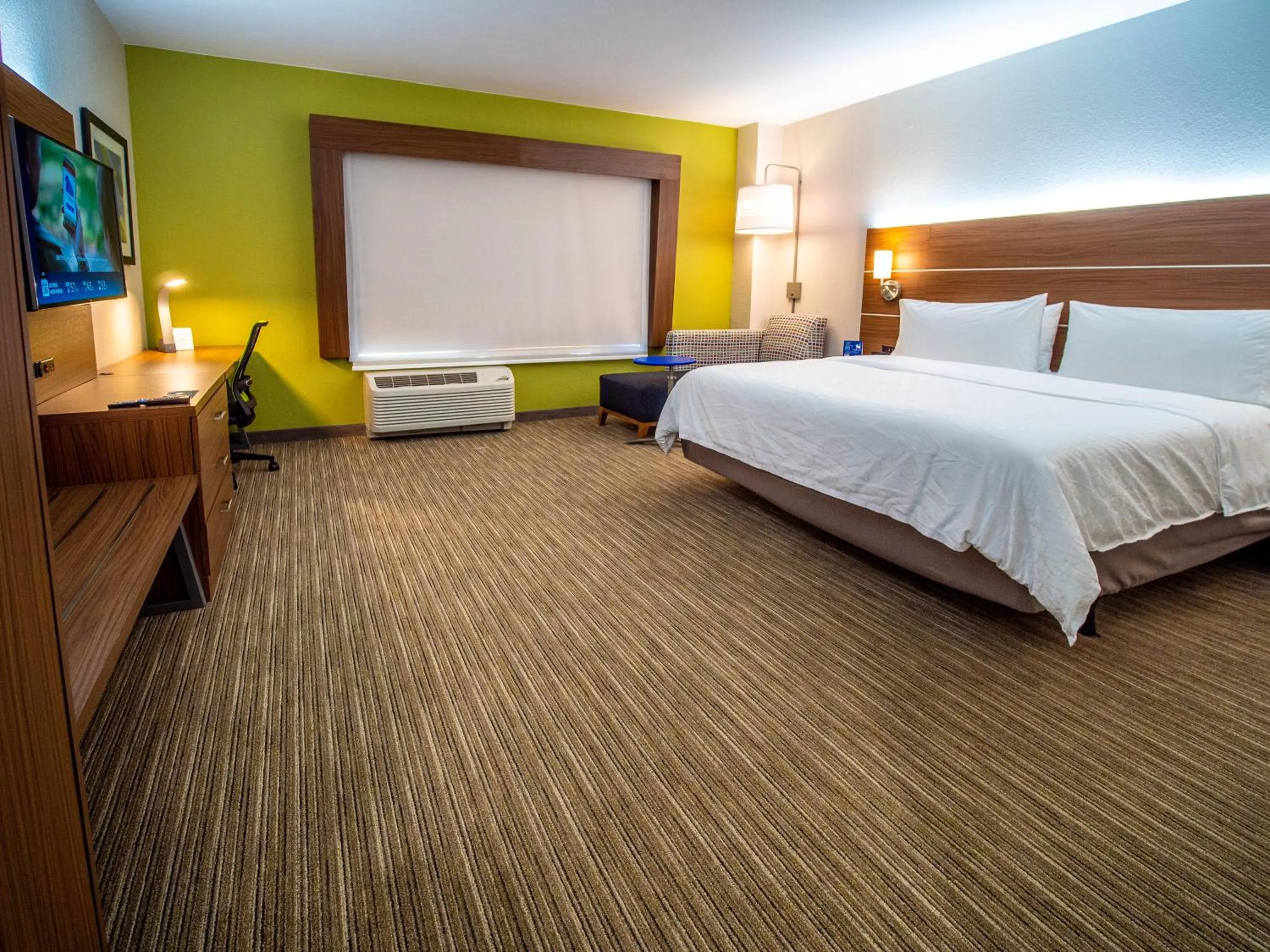 Photo of the whole room, Bed in Holiday Inn Express & Suites - Oklahoma City Airport by IHG