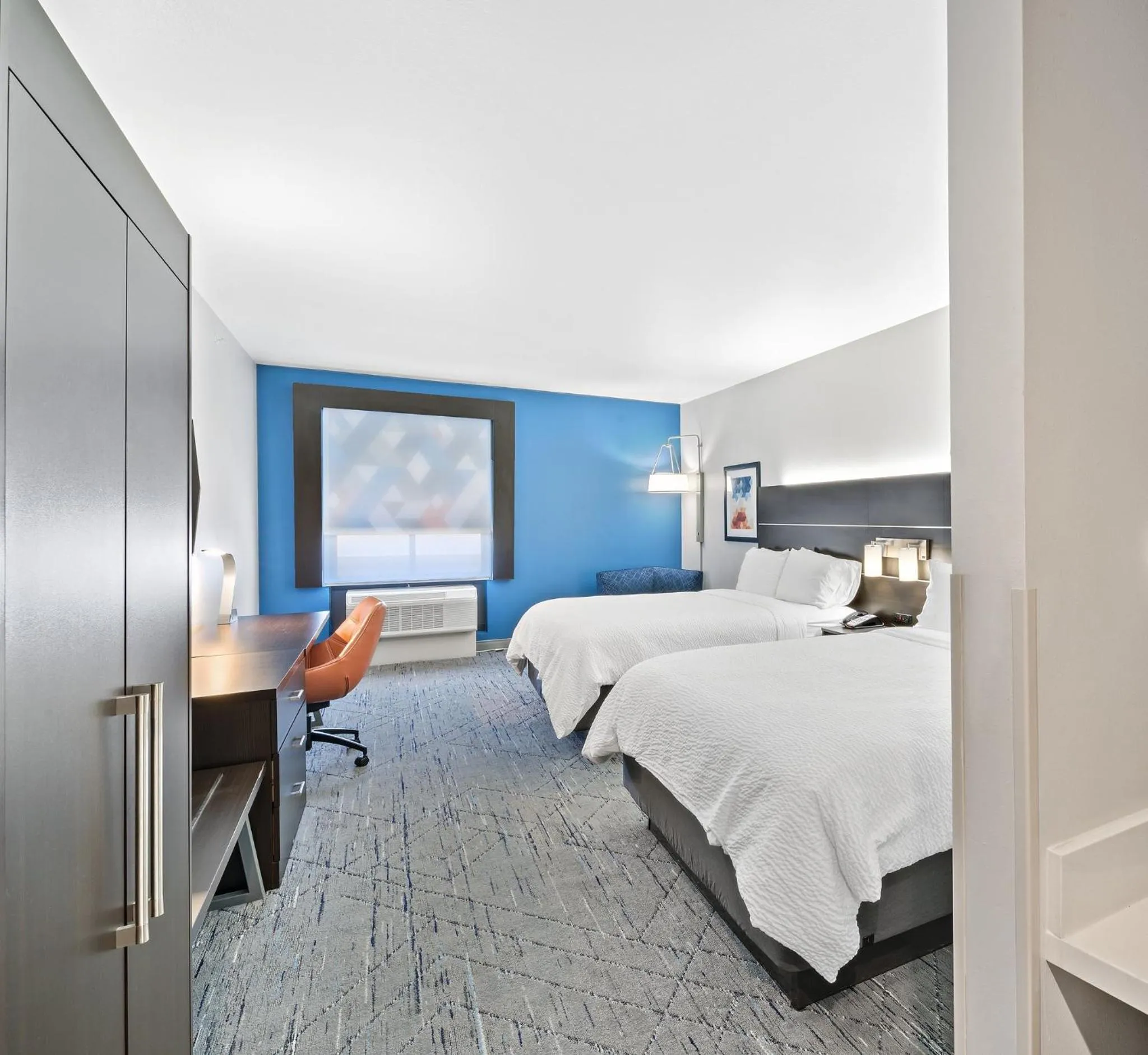 Photo of the whole room, Bed in Holiday Inn Express & Suites White Hall by IHG