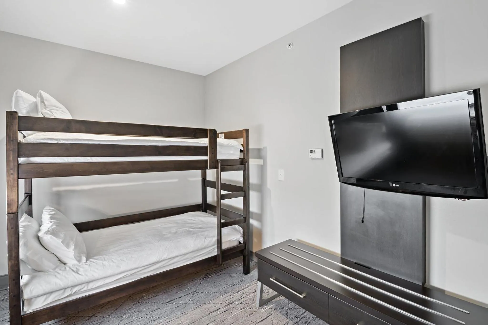 Photo of the whole room, Bed in Holiday Inn Express & Suites White Hall by IHG