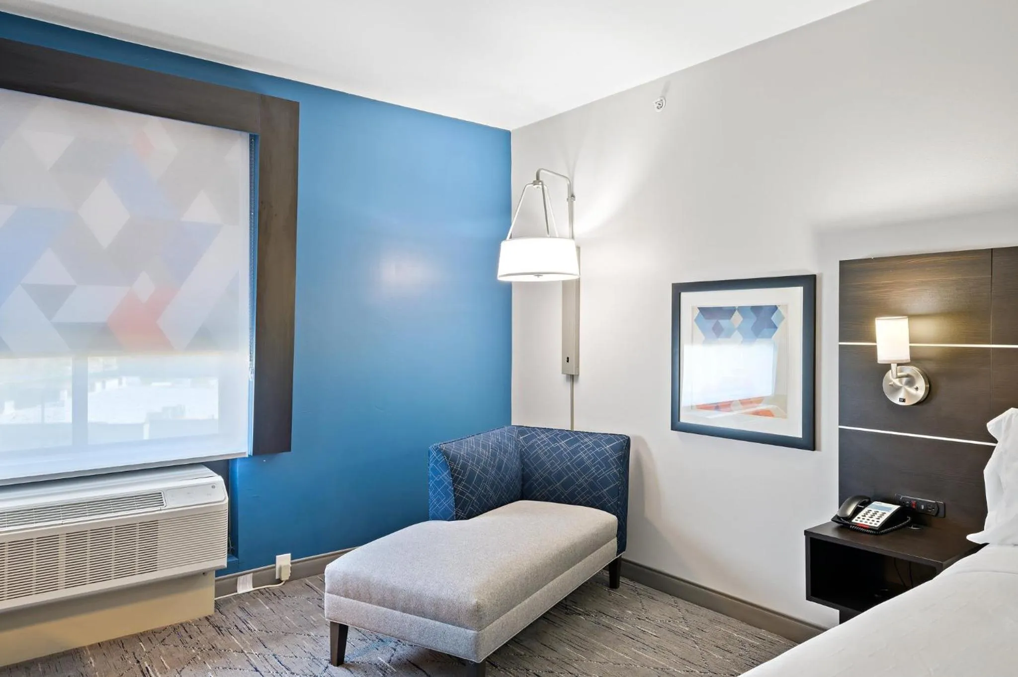 Photo of the whole room, Bed in Holiday Inn Express & Suites White Hall by IHG